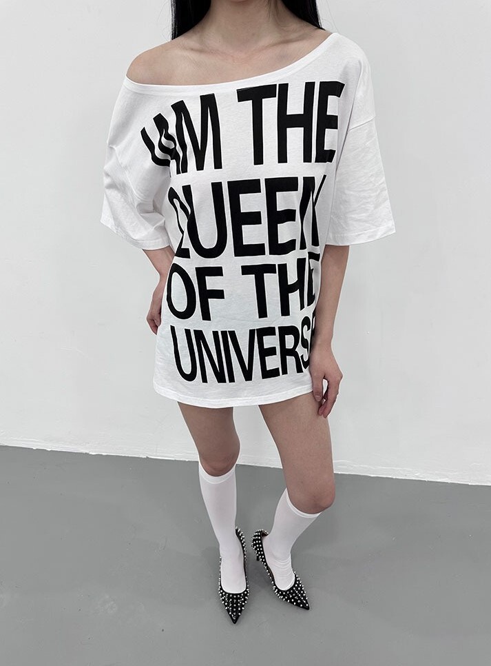 ArtByTastybabe Queen of the Universe 印花 寬鬆露肩 短袖 T