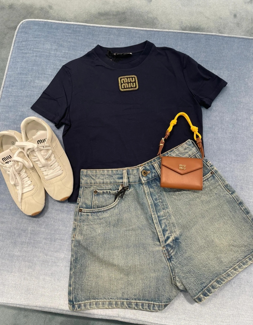 Miu Miu 深藍色 金字Tee