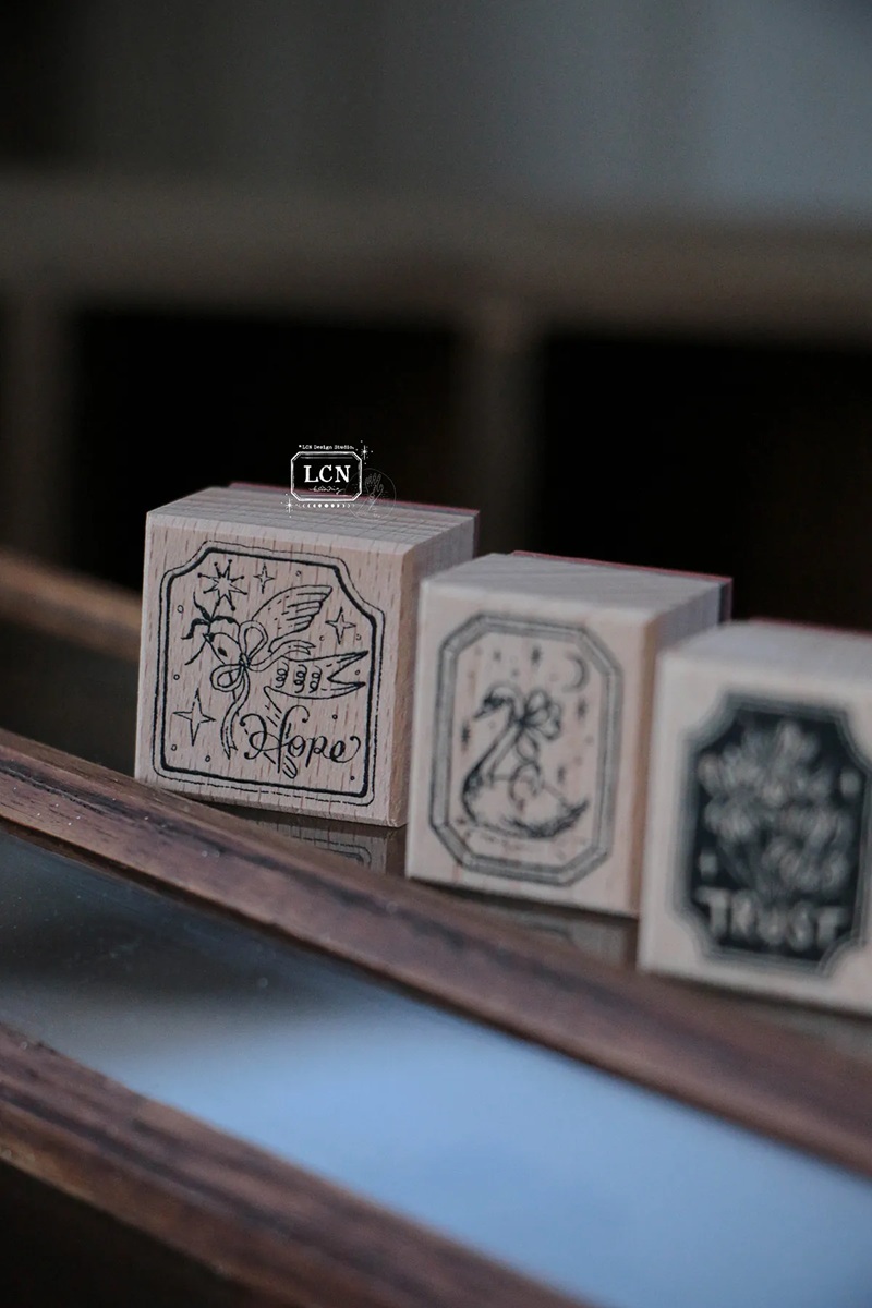 吉 LCN．愛 / 優雅 / 希望 / 信任 櫸木印章 共四款