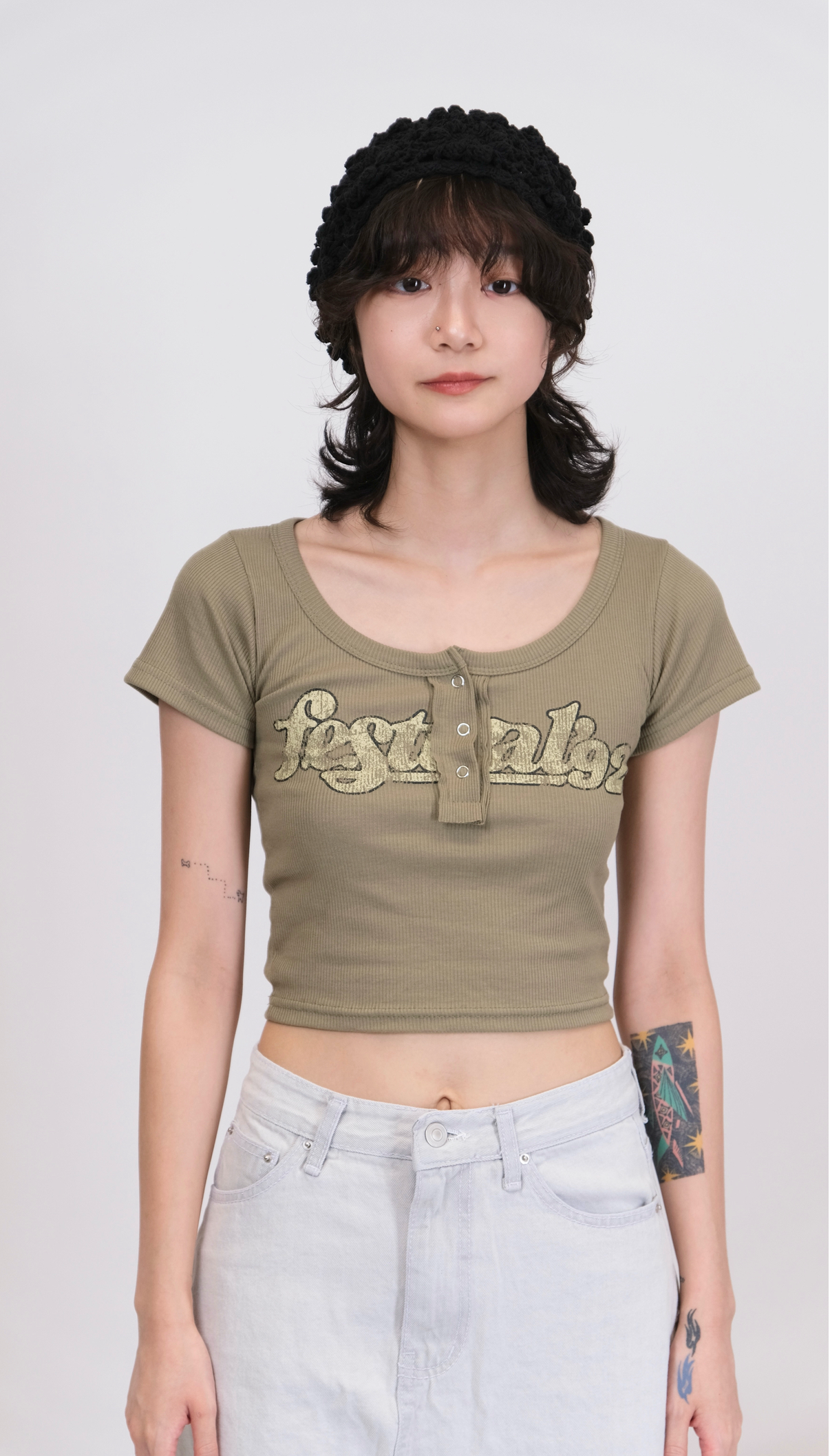 亨利領字母貼身crop top