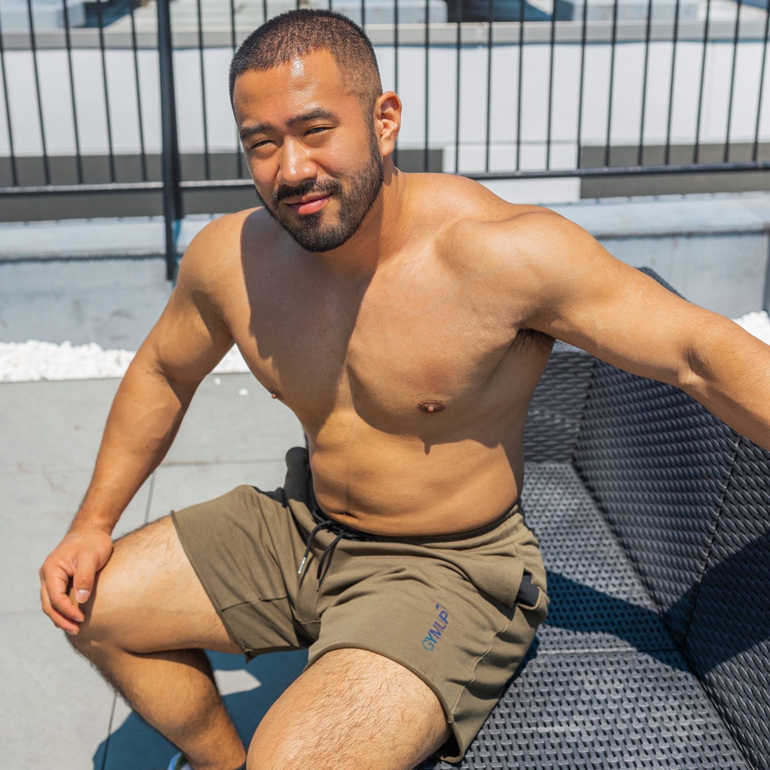 2025 全新配色 - GYMUP 純棉不修邊短褲 01 深墨綠