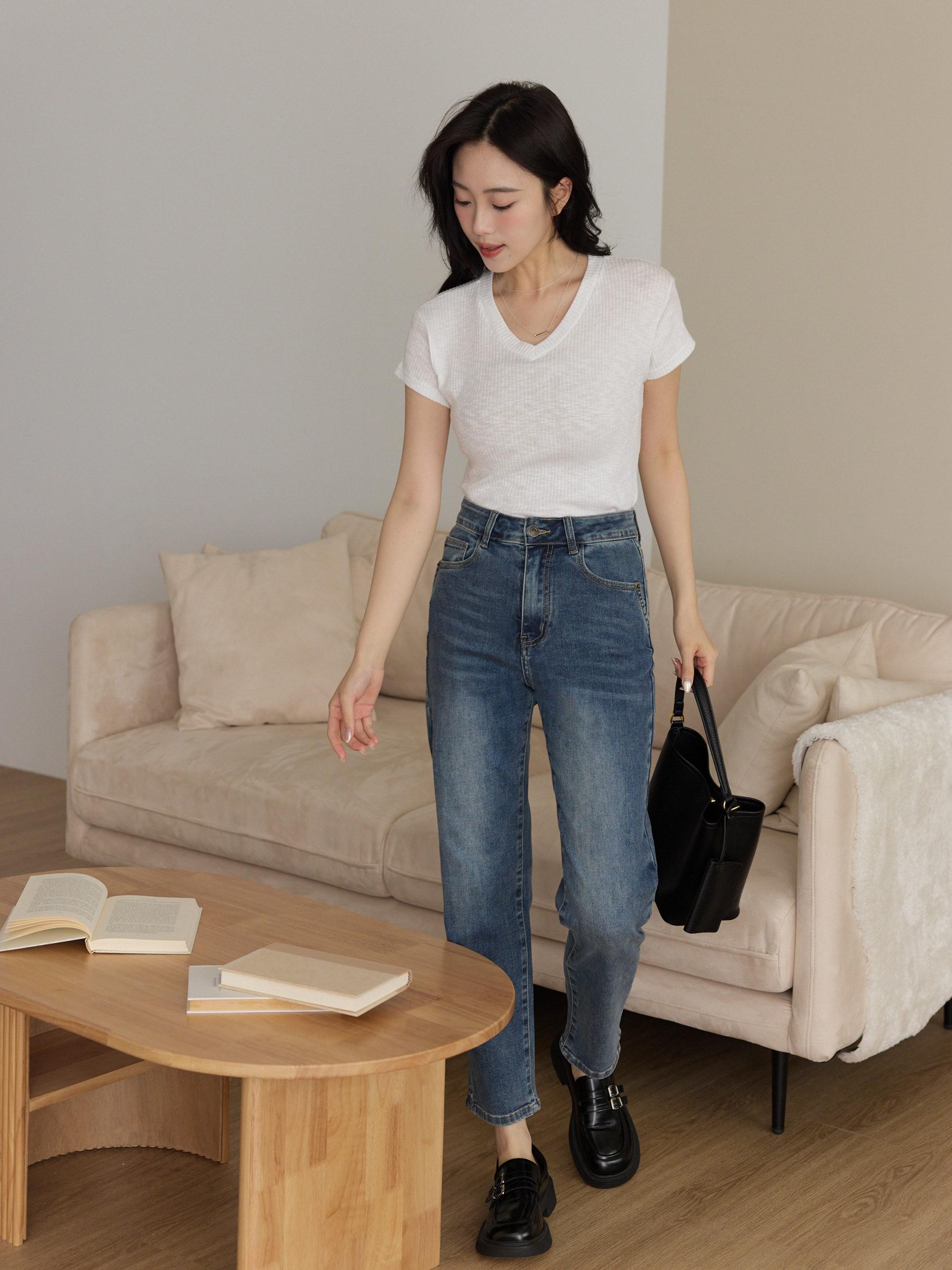 無負擔輕透感V領短袖