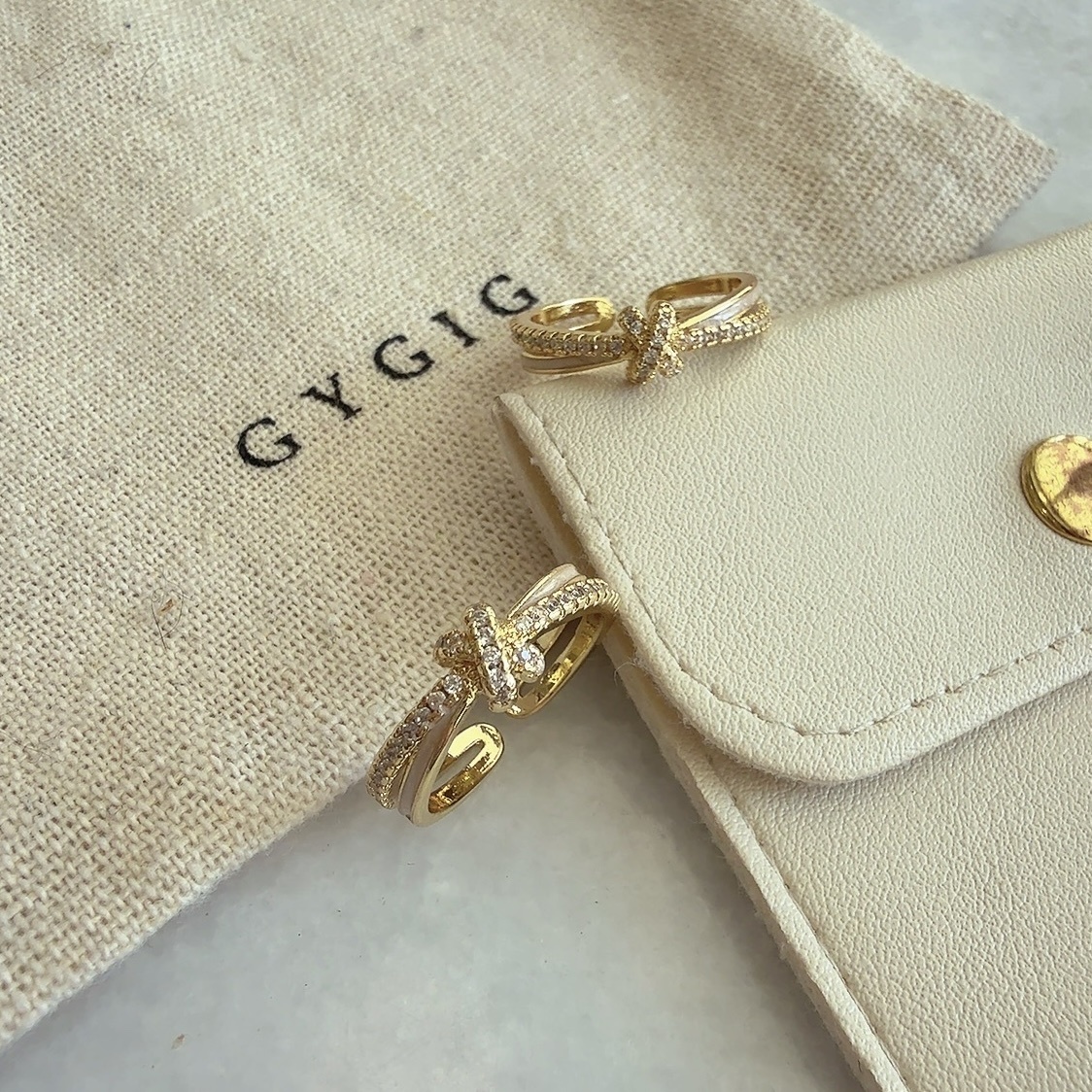 gold 低奢經典x”交織白貝金鑽開口戒