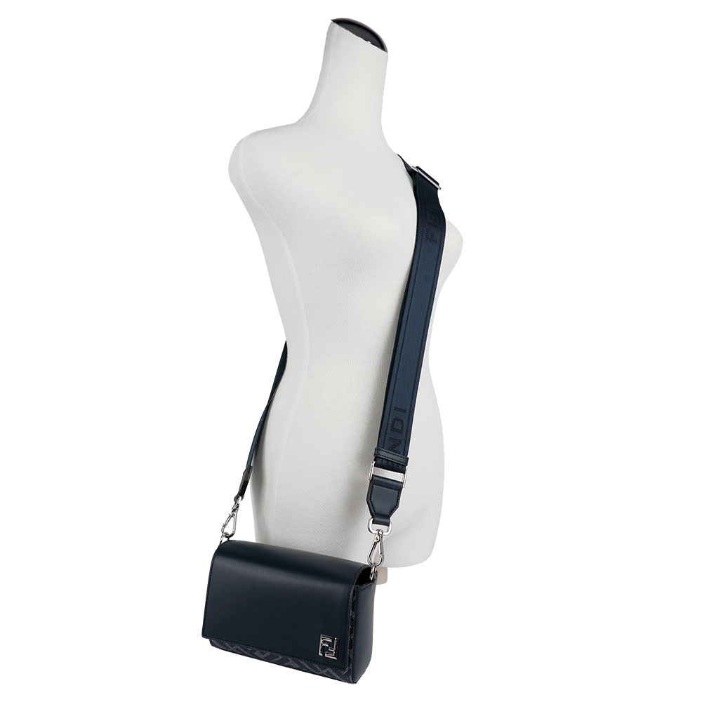 【FENDI】FF Squared 帆布及皮革翻蓋小郵差包(牛仔藍)7M0363 ASIC F1O97