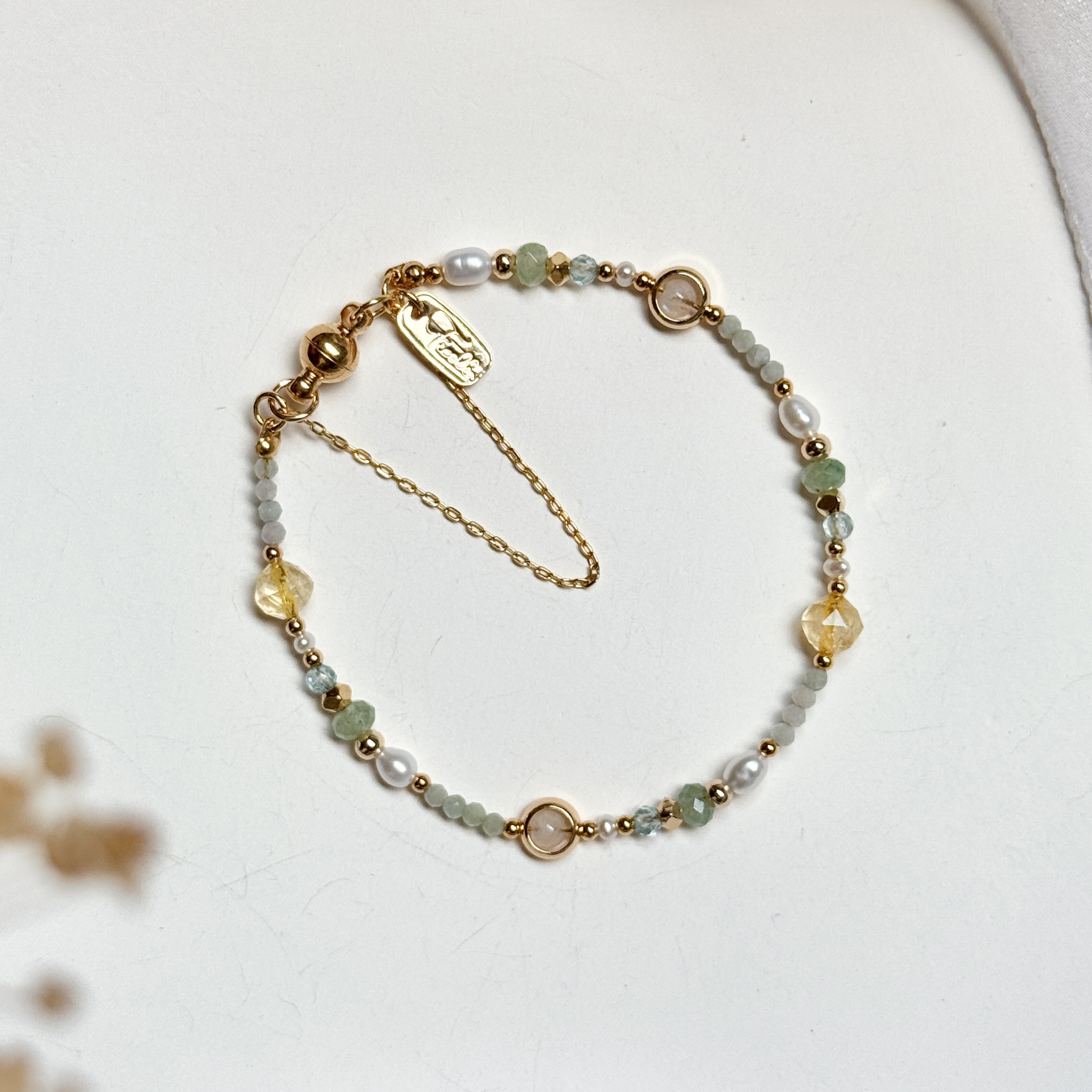 生日花 • 拾月柒 • 白菊花 – 東陵黃水晶 – 手鍊