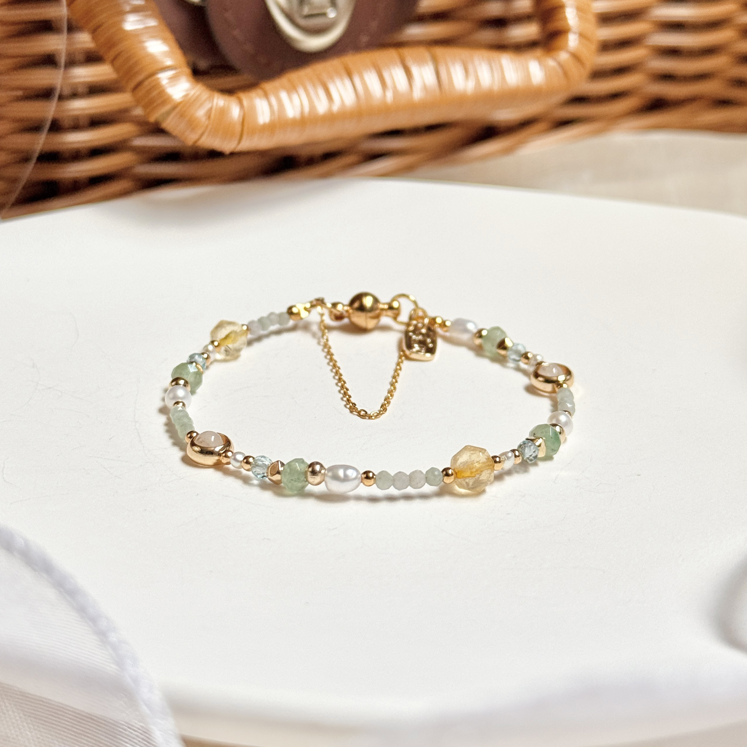 生日花 • 拾月柒 • 白菊花 – 東陵黃水晶 – 手鍊