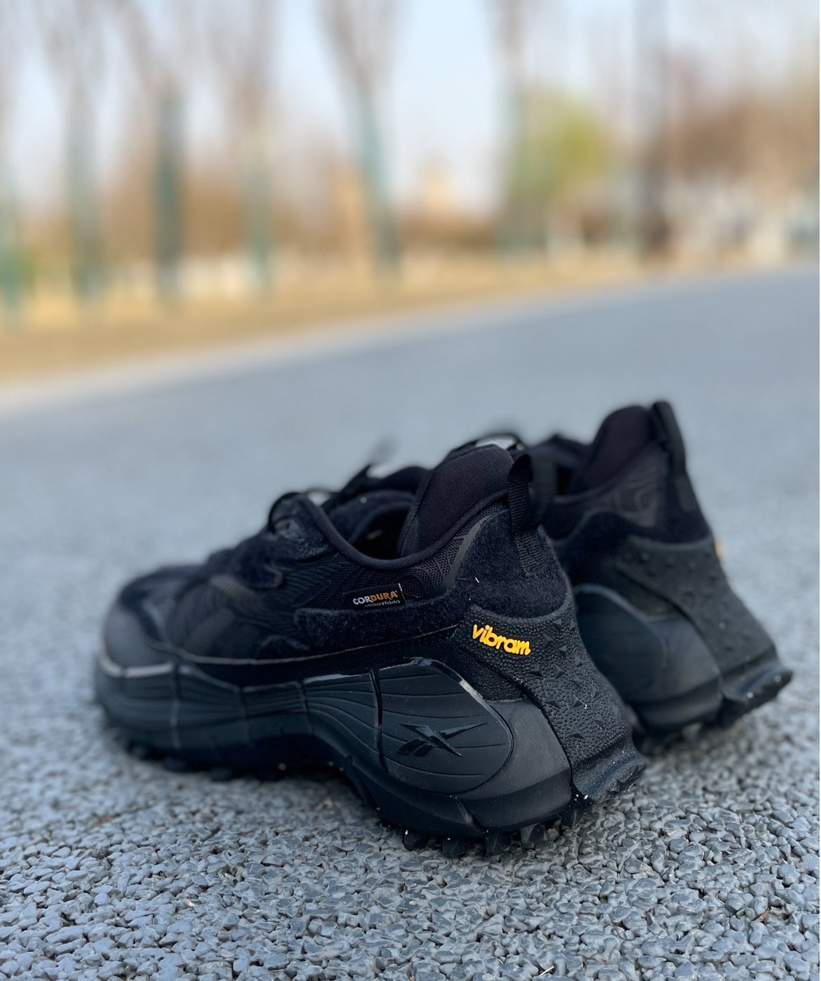 Reebok ZIG KINETICA 2.5 EDGE 戶外跑鞋 黑色 男女同款