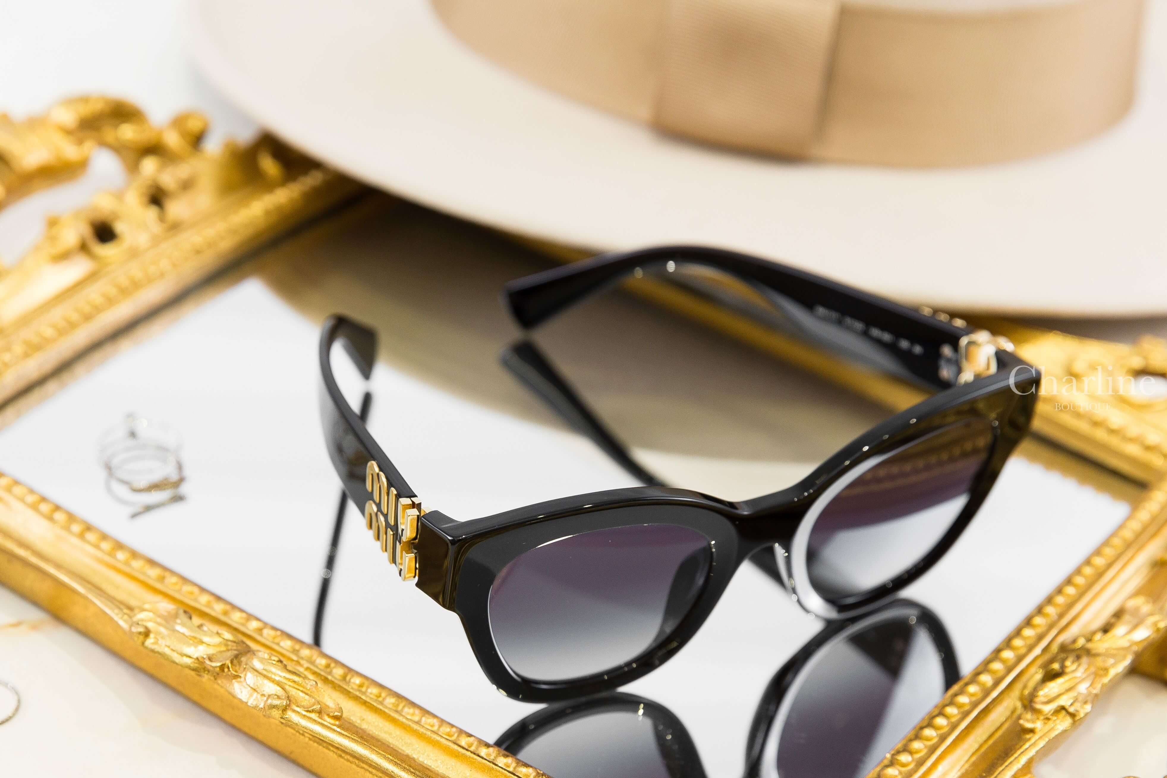 Miu Miu Sunglasses 黑色圓框漸層黑色鏡片側邊金色字母太陽眼鏡-Charline Boutique 精品代購