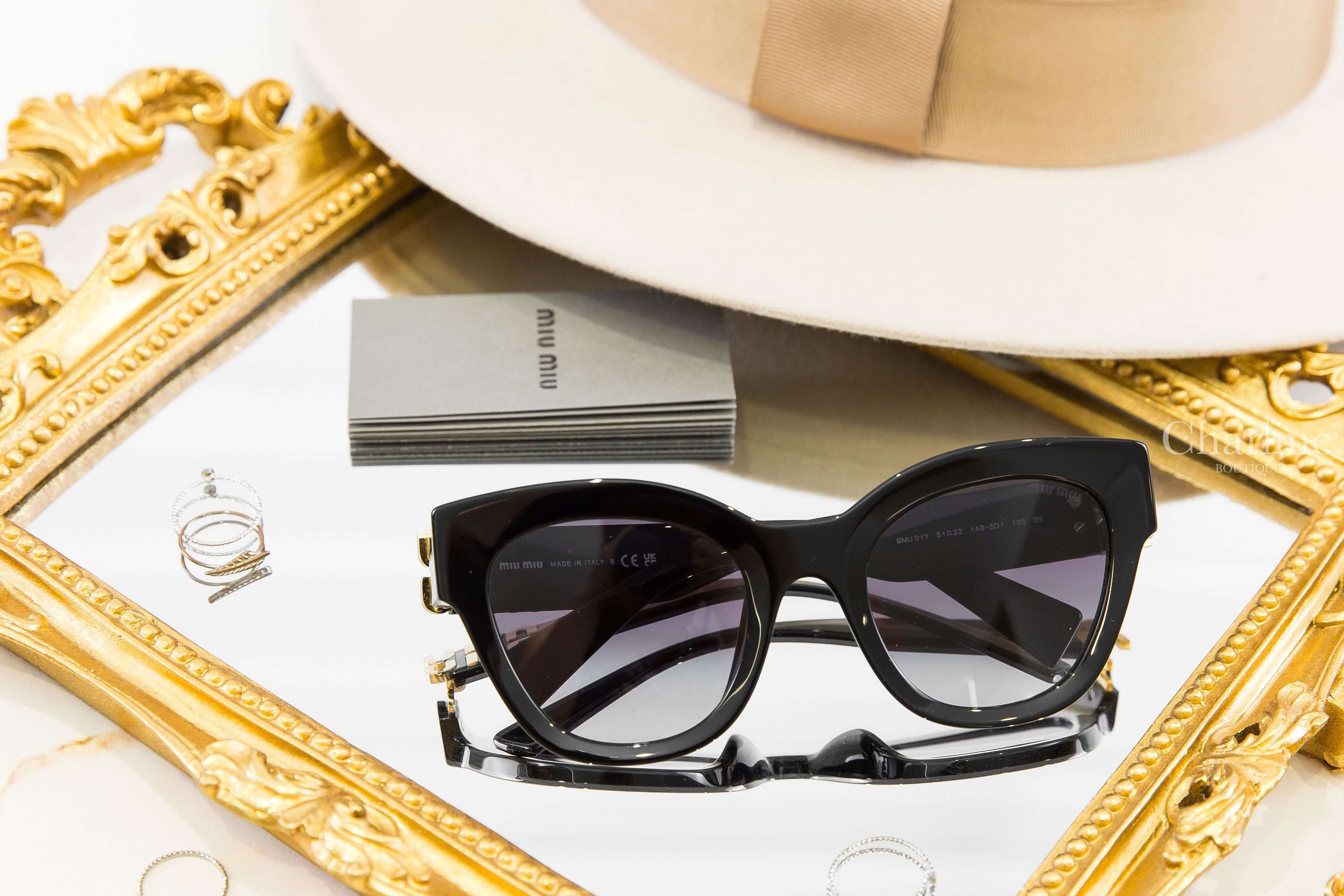 Miu Miu Sunglasses 黑色圓框漸層黑色鏡片側邊金色字母太陽眼鏡-Charline Boutique 精品代購