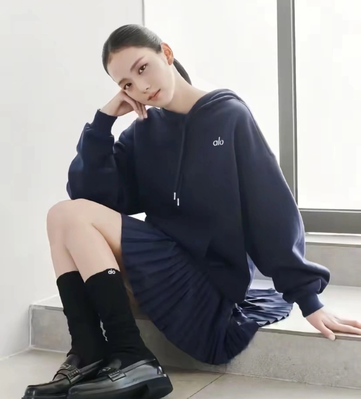 alo yoga JISOO 系列 運動長袖衛衣 男女同款