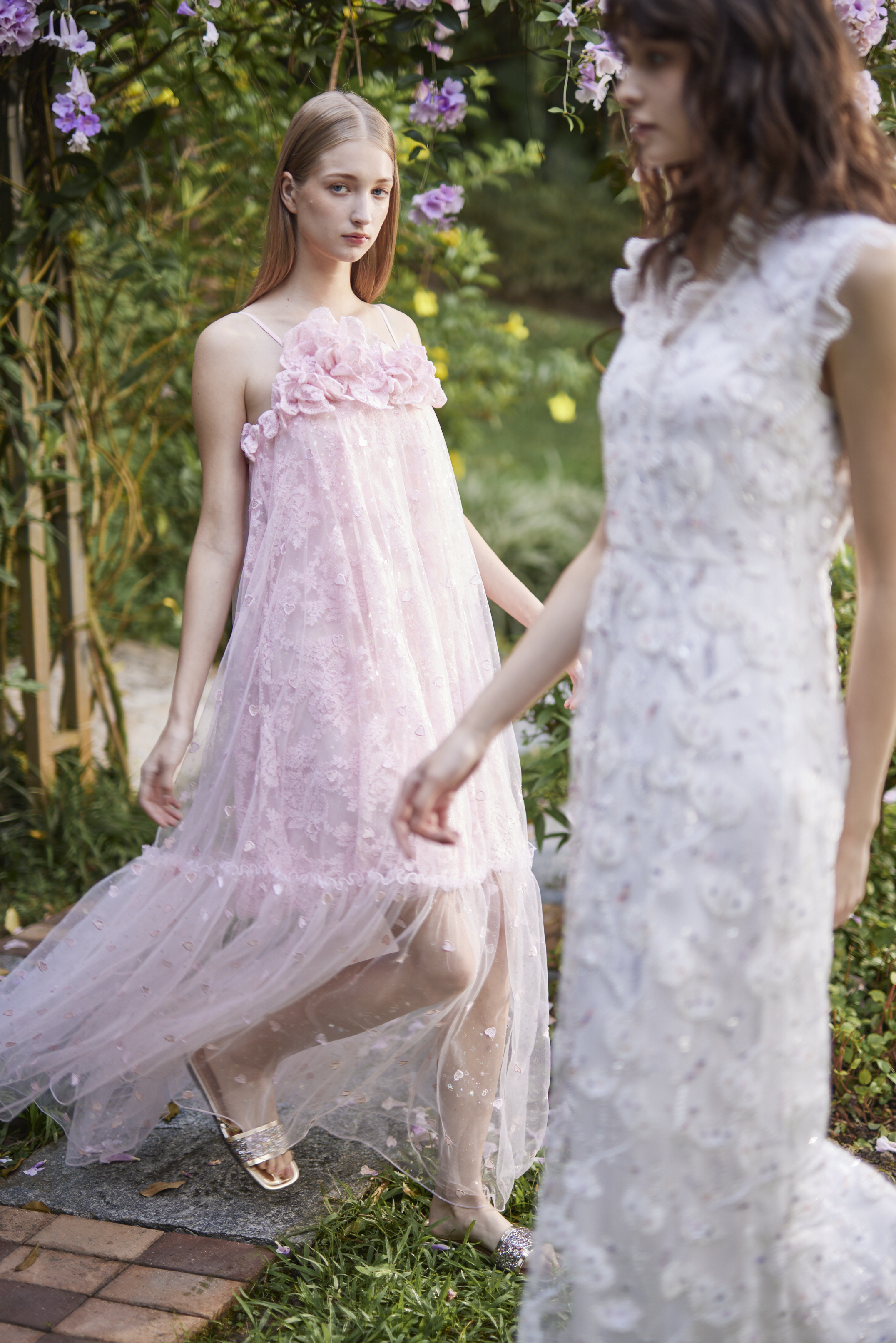 BE10068E1 夢幻綻放玫瑰長洋 (附肩帶)