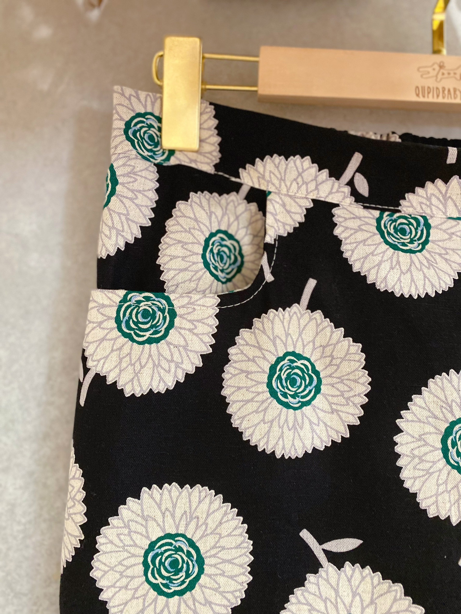 黑底綠芯百花齊放 媽咪工作褲(M)