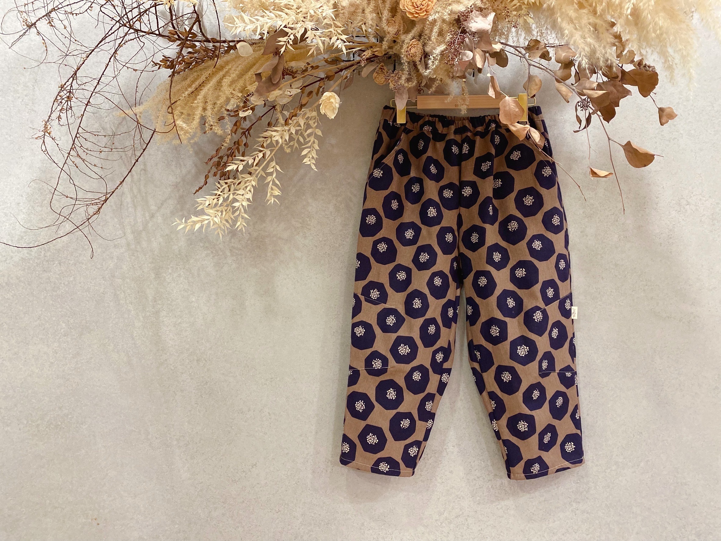 棕底芝麻麵包 媽咪錐形褲