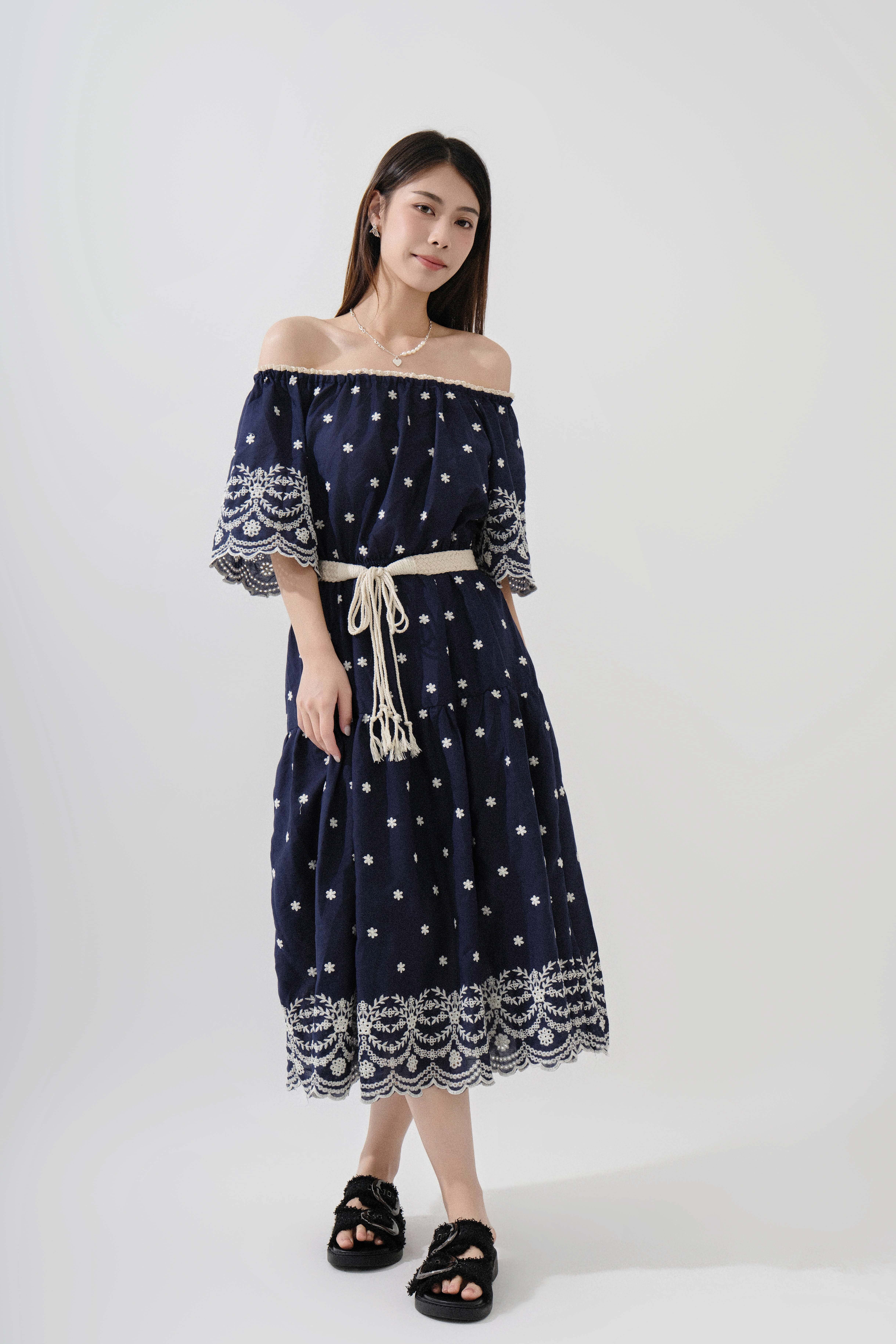 民族繡花拉肩連身裙  (^現貨款式）