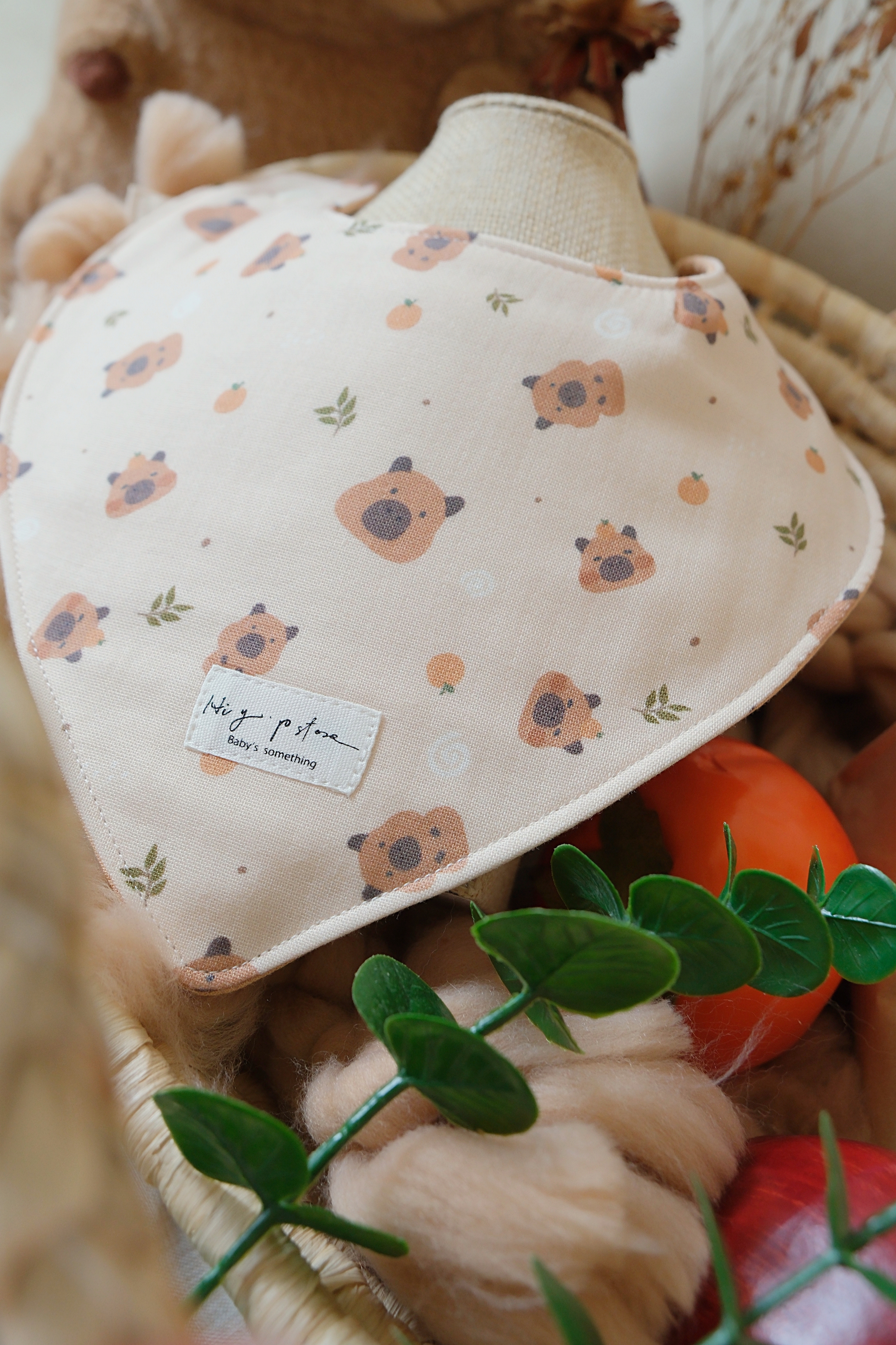 Hi Y.P store-手作圍兜-雙面三角兜-卡皮巴拉