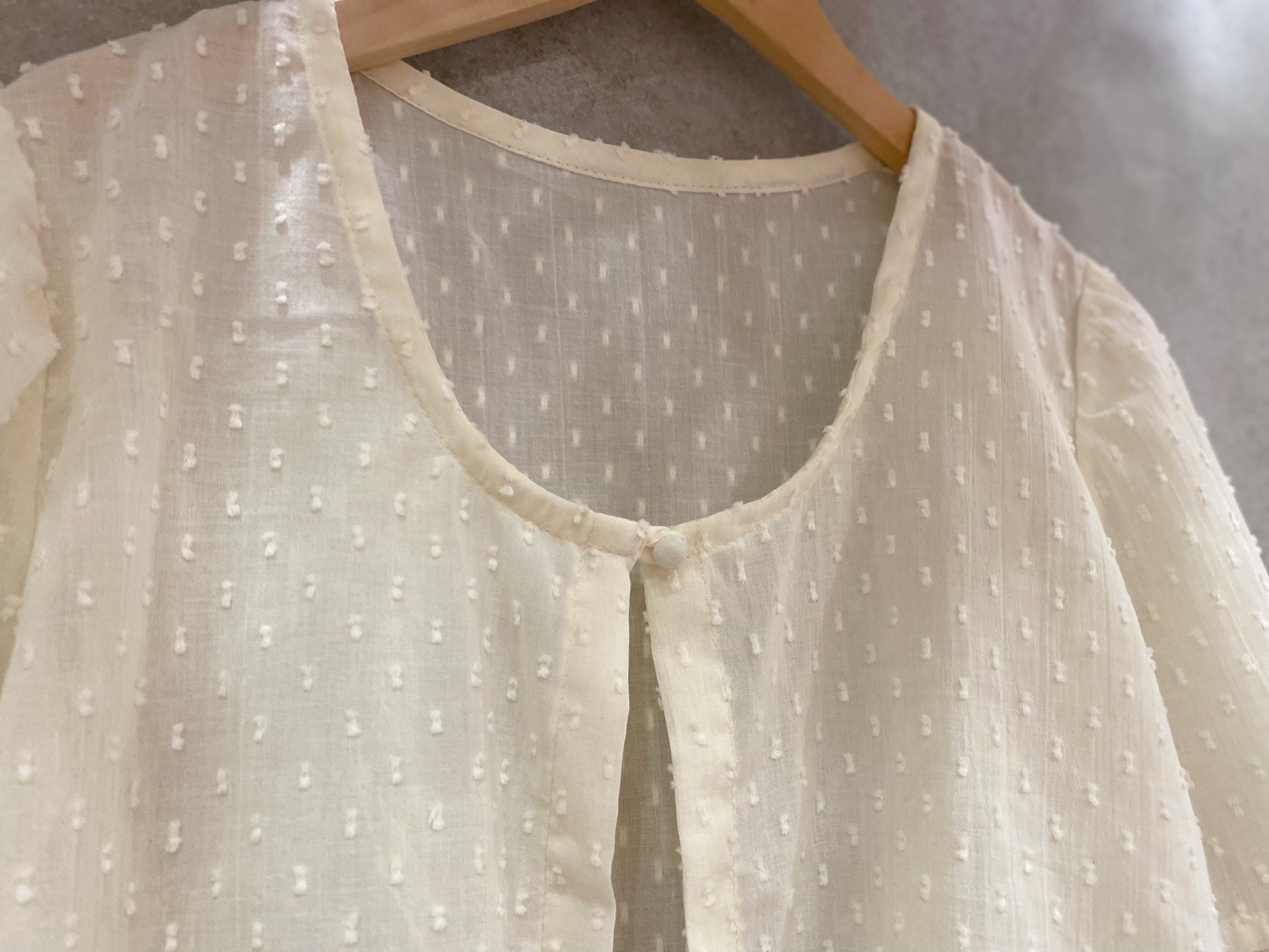 白色剪花 媽咪小開衫