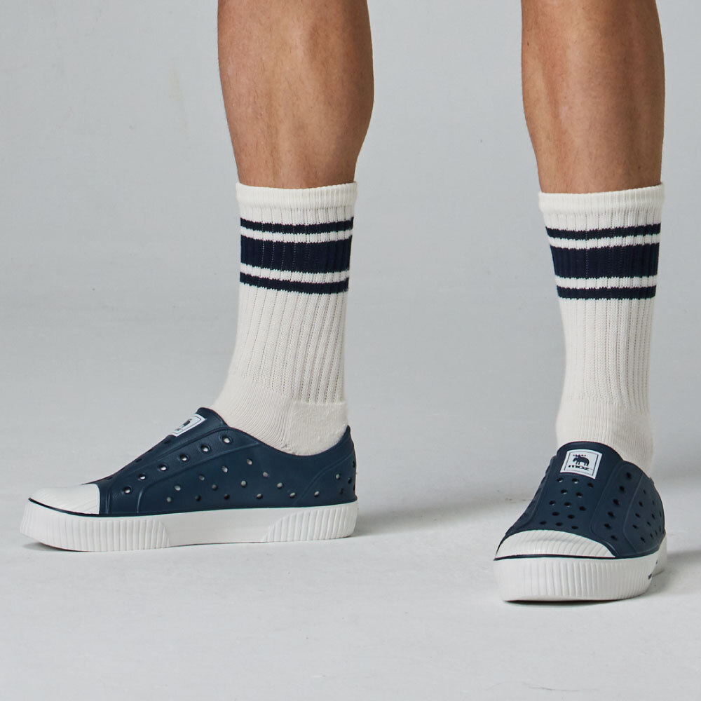 moz瑞典 駝鹿 雙色洞洞餅乾水鞋 (奶蓋海軍藍) 全球首創 舒適厚底 防潑水-附鞋扣