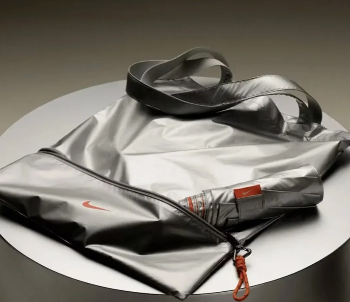 海外限定 NIKE 最新 科技銀摺疊雨傘+乾溼分離手提袋 組合包