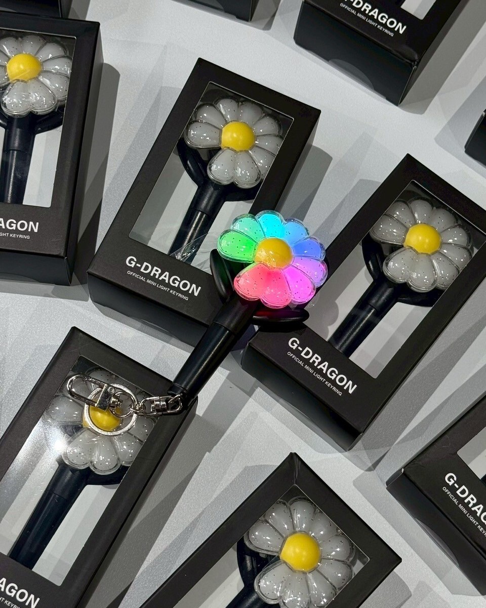 G-DRAGON official support daisy flower hand lamp pendant GD