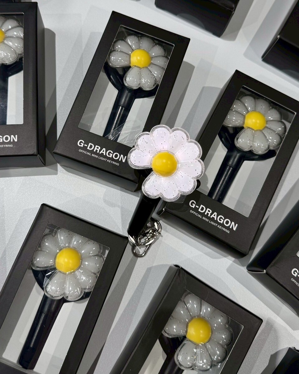 G-DRAGON official support daisy flower hand lamp pendant GD