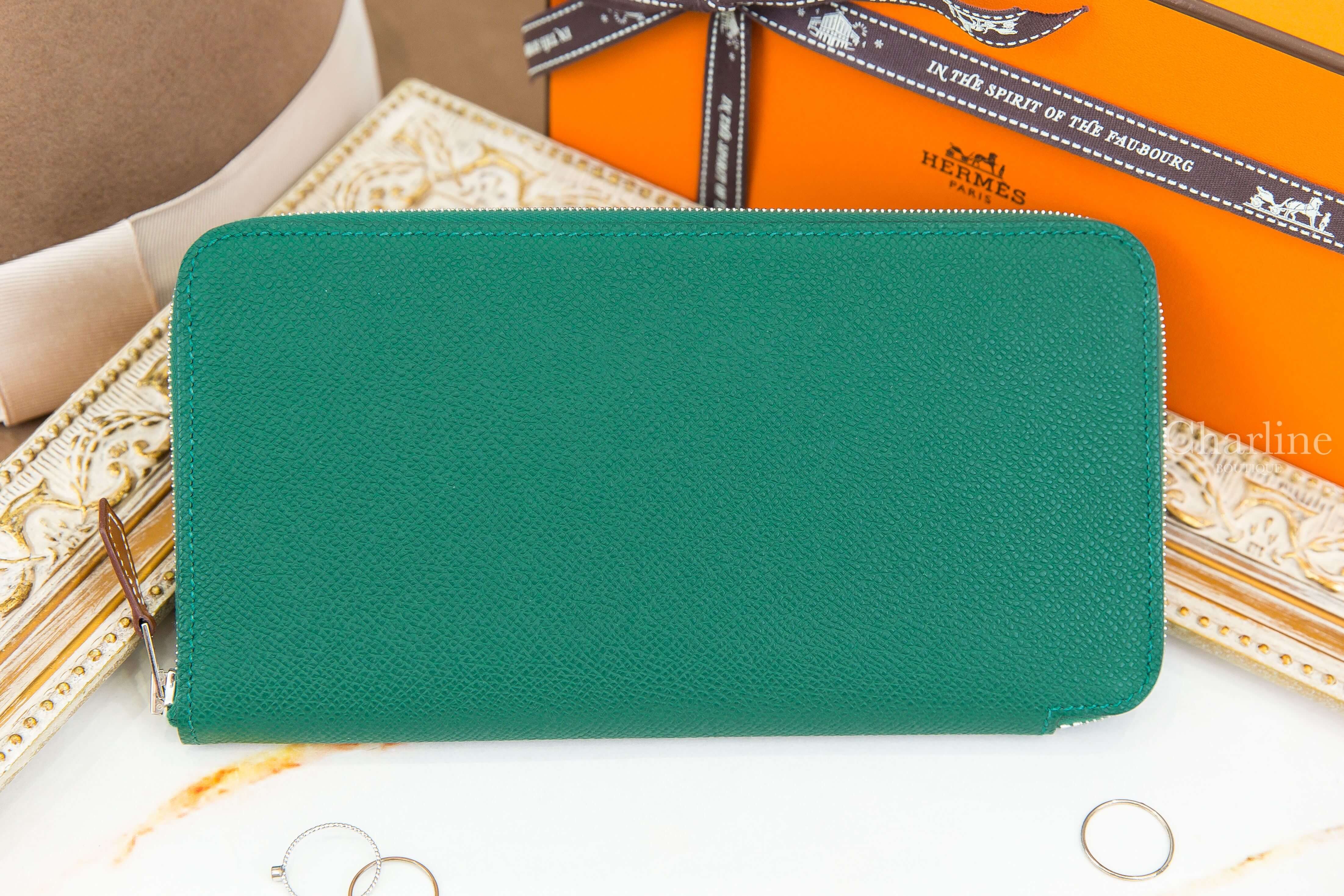 Hermès Silk'in Classique Long Wallet Vert Moyen Epsom 寶石綠絲巾拉鍊長夾-Charline Boutique 精品代購