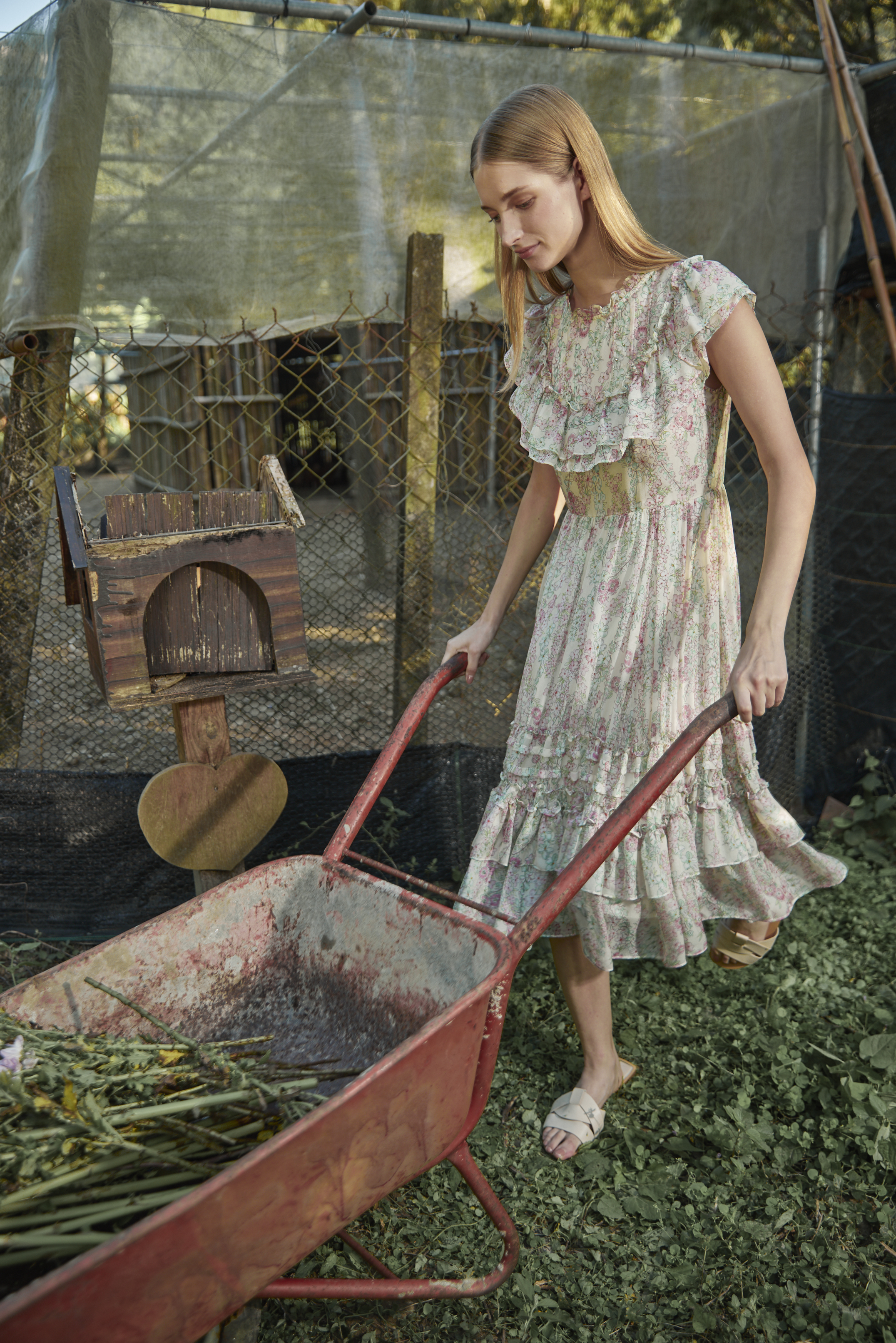 BE10153E1 野薔薇之夢荷葉領洋裝 (附腰帶)