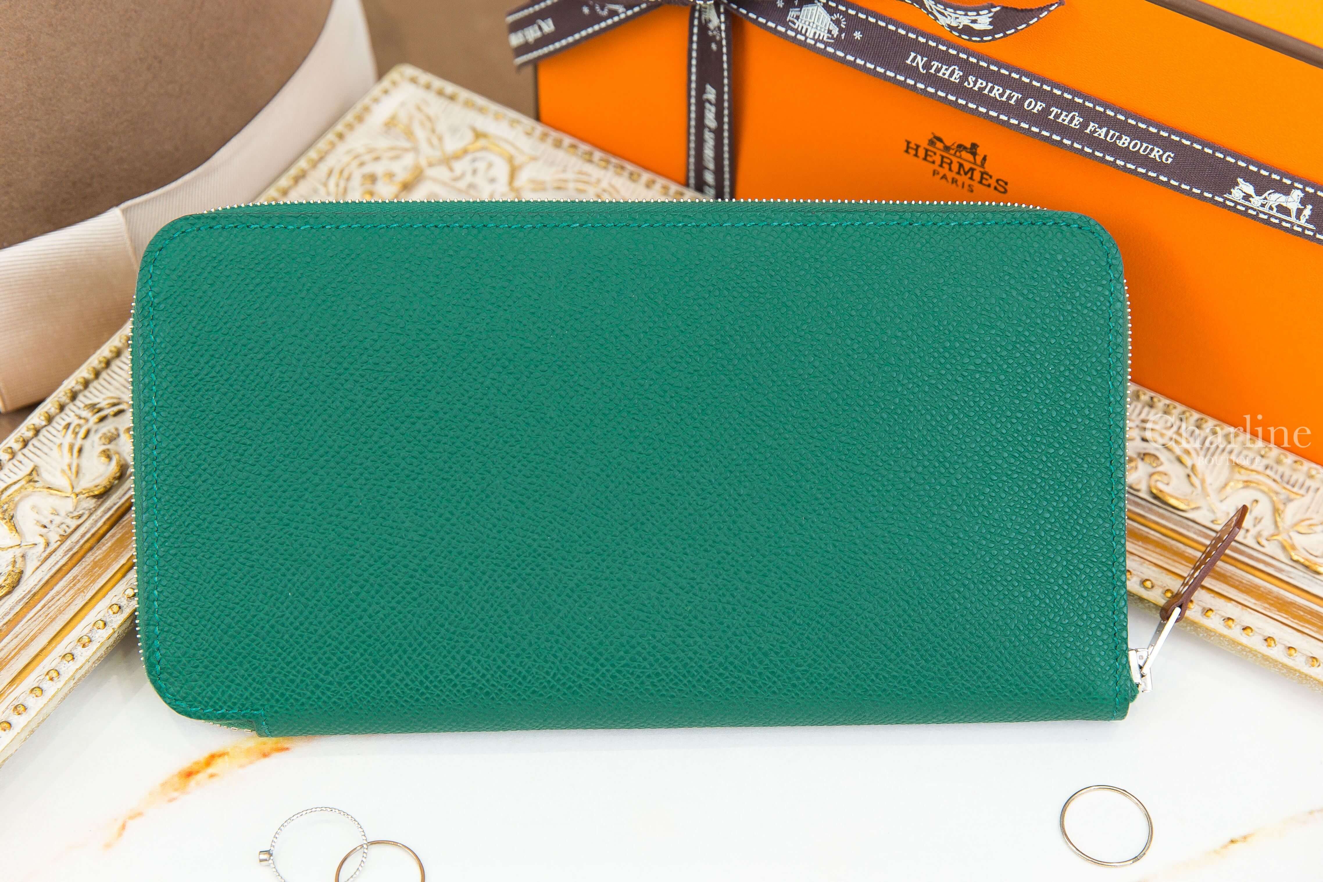 Hermès Silk'in Classique Long Wallet Vert Moyen Epsom 寶石綠絲巾拉鍊長夾-Charline Boutique 精品代購