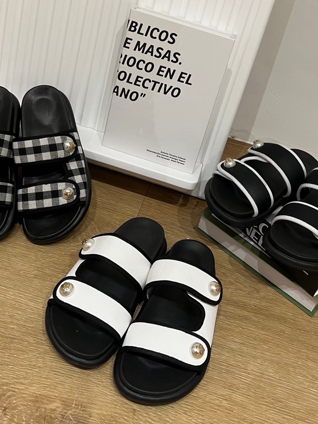 珍珠釦撞色拖鞋