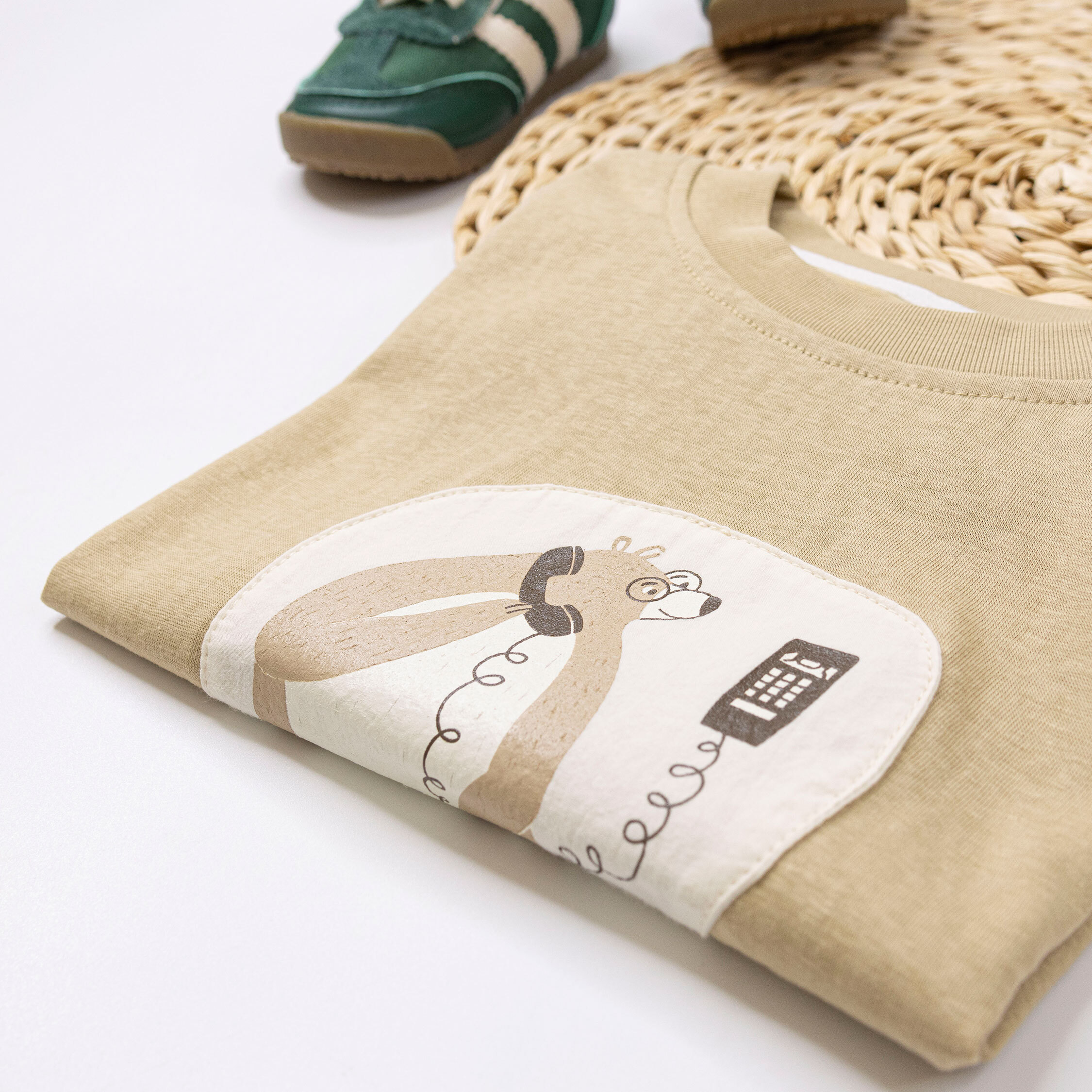 【H50378】眼鏡熊熊打電話質感上衣