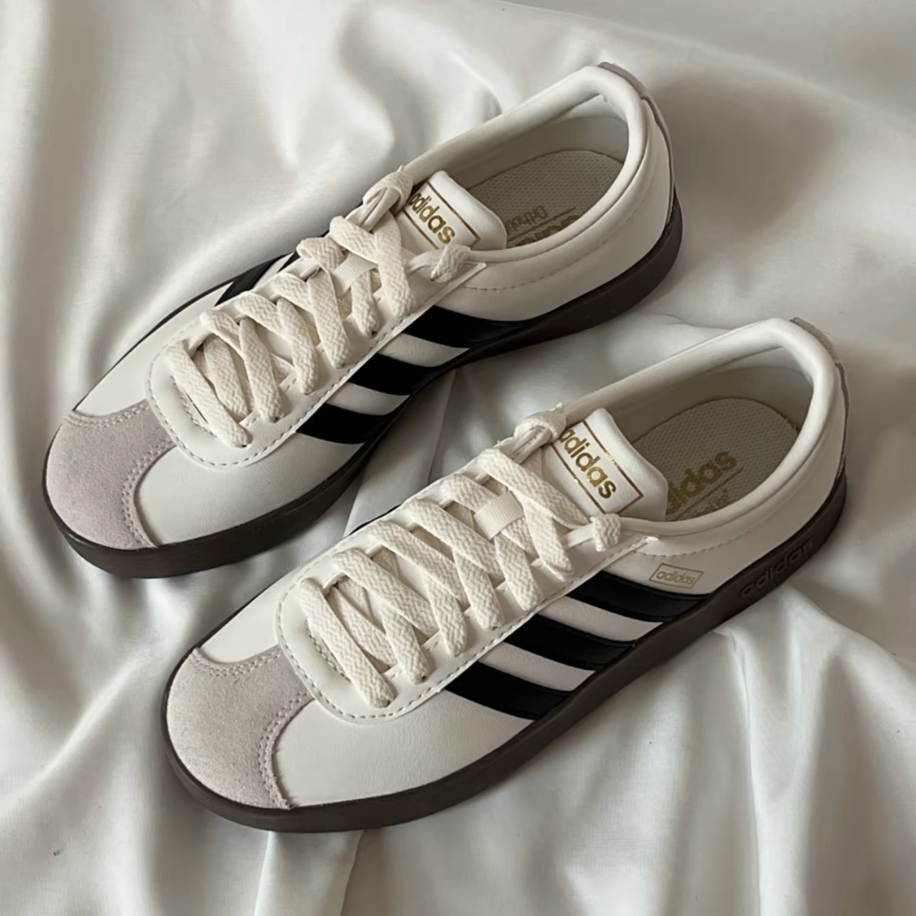 ADIDAS VL COURT CLASSIC 米白黑 復古 焦糖底 中鞋鞋款 愛迪達 JQ1501
