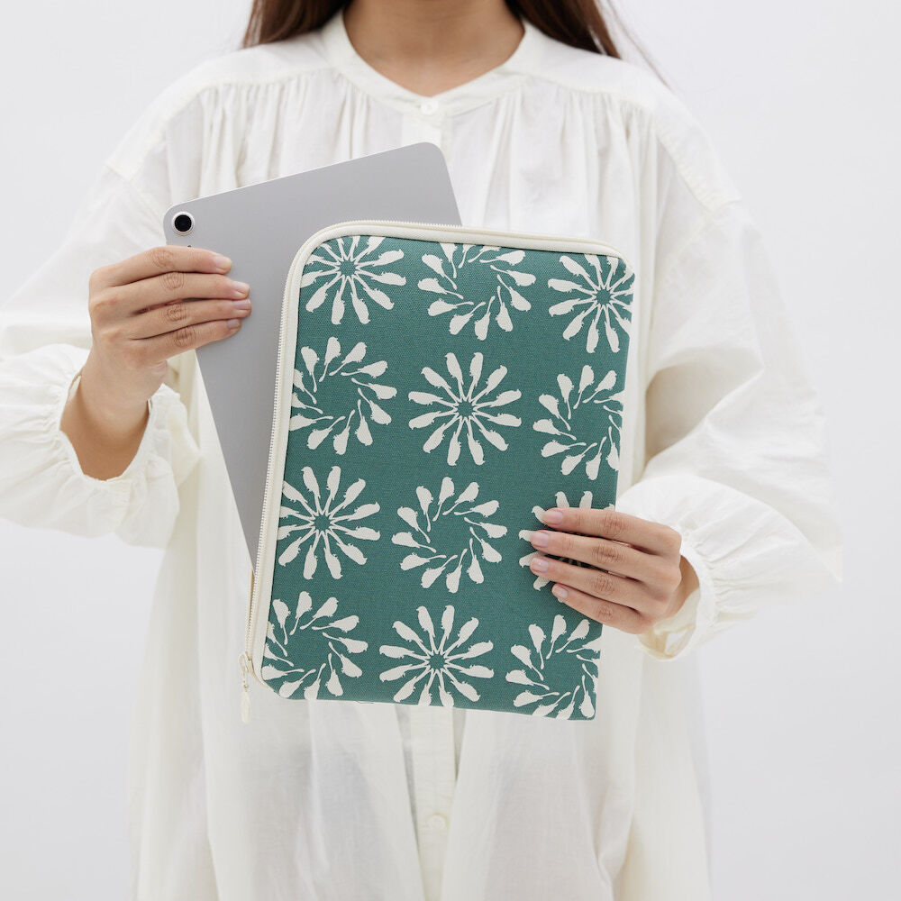 11" iPad Sleeve/Black Drongo Circles/Duck Green