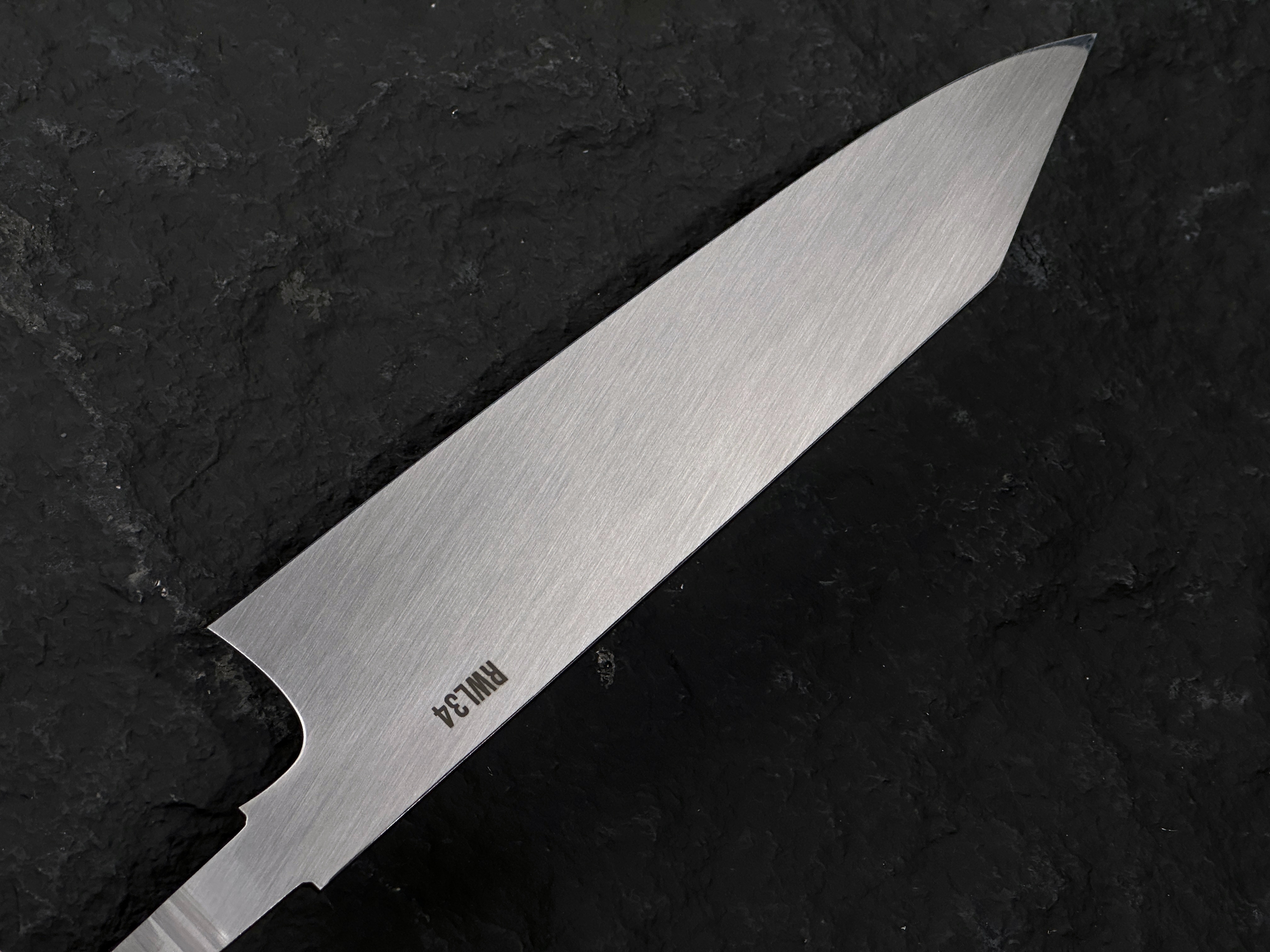 新国作 鴉 RWL34 瑞典粉末鋼 本燒 鏡面 勘所切付牛刀 (片刃) 黑檀柄