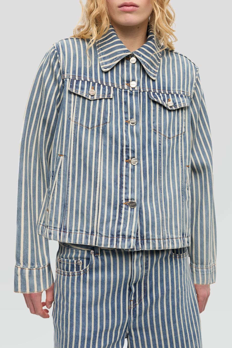 GANNI｜STRIPE 寬版直條紋牛仔外套