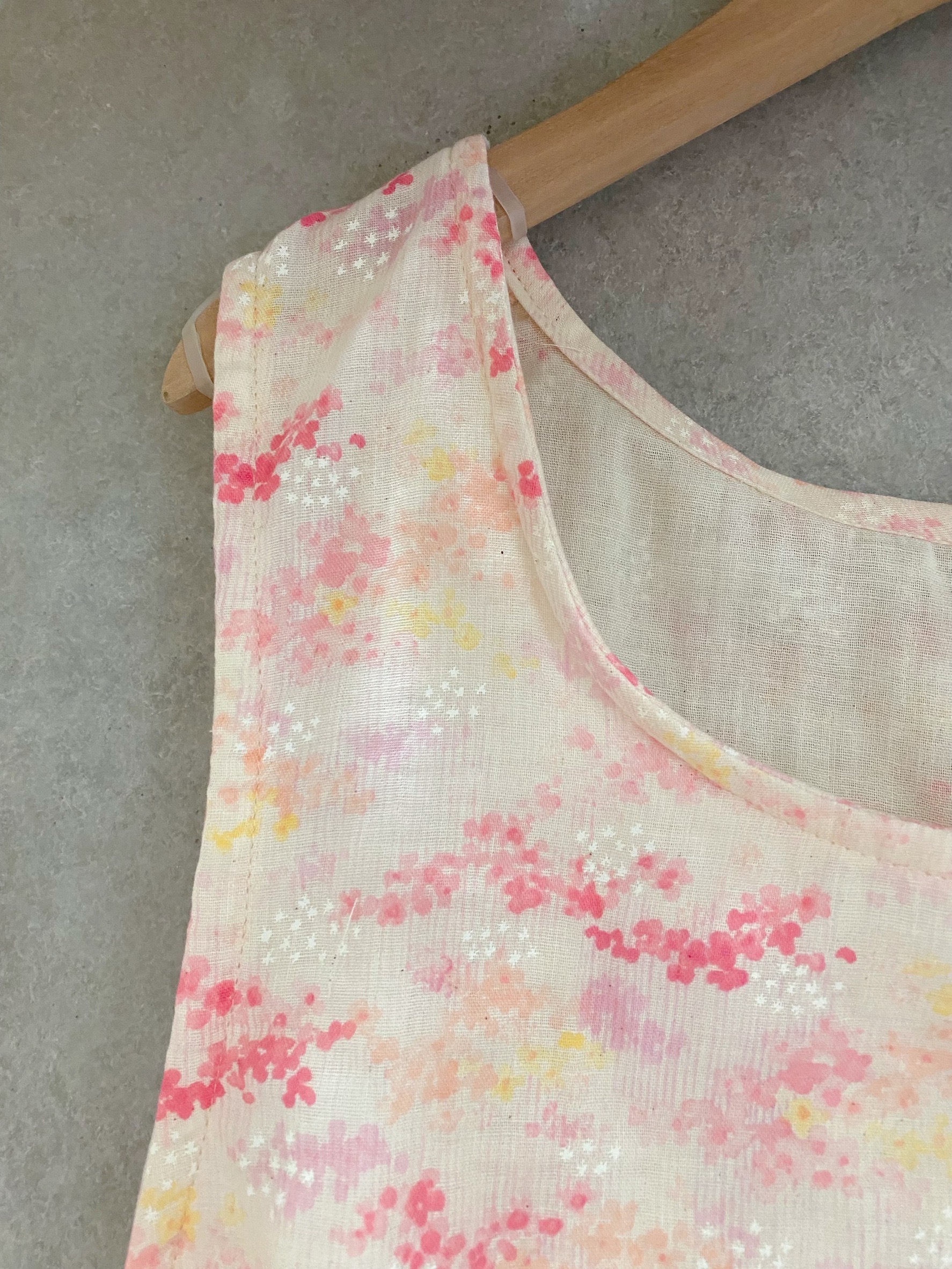 粉小碎花 媽咪側邊啾啾短背心