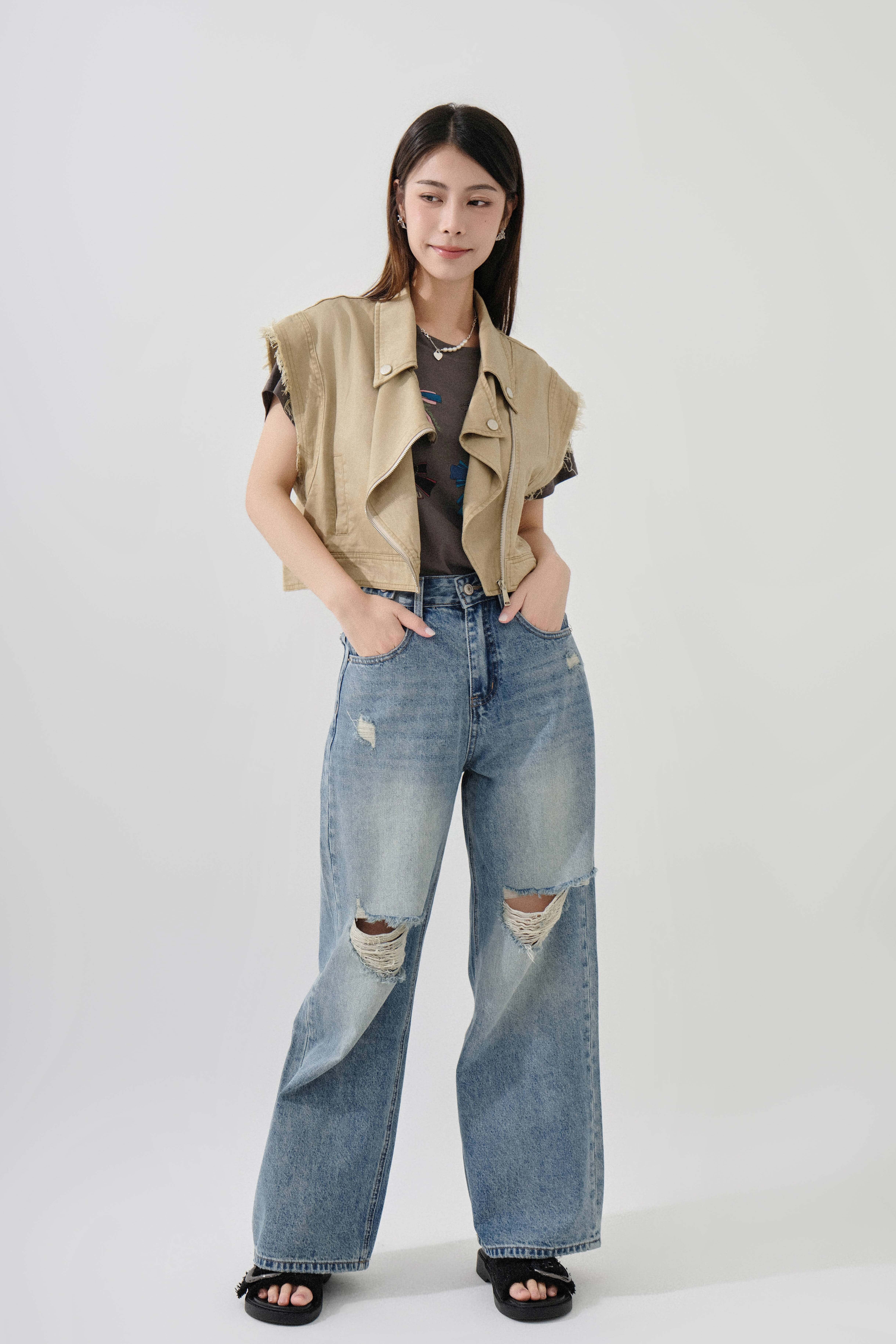 SS25_0226（背心外套＋Tee＋牛仔褲）