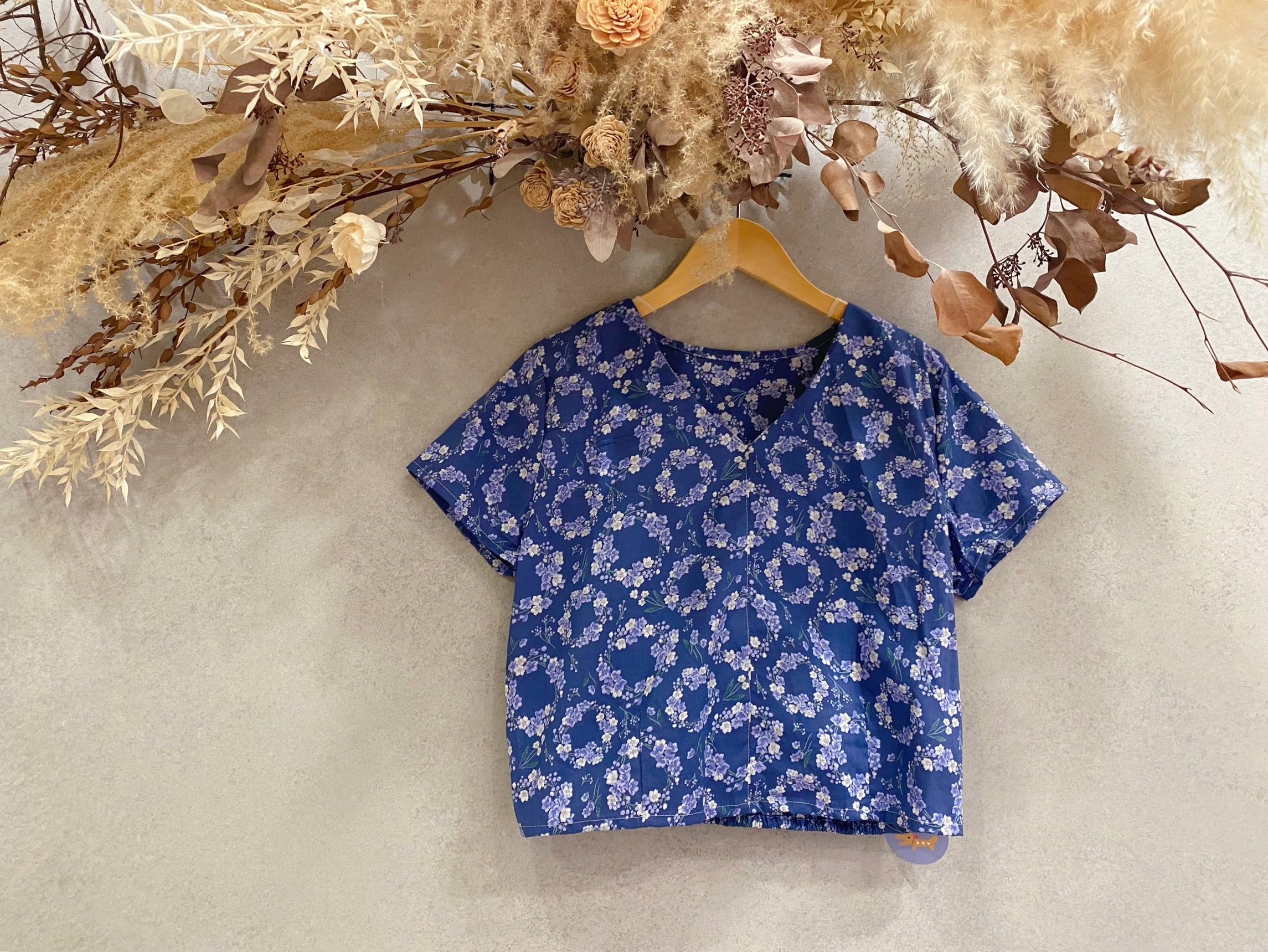 藍紫夢境花圈 媽咪V領短上衣