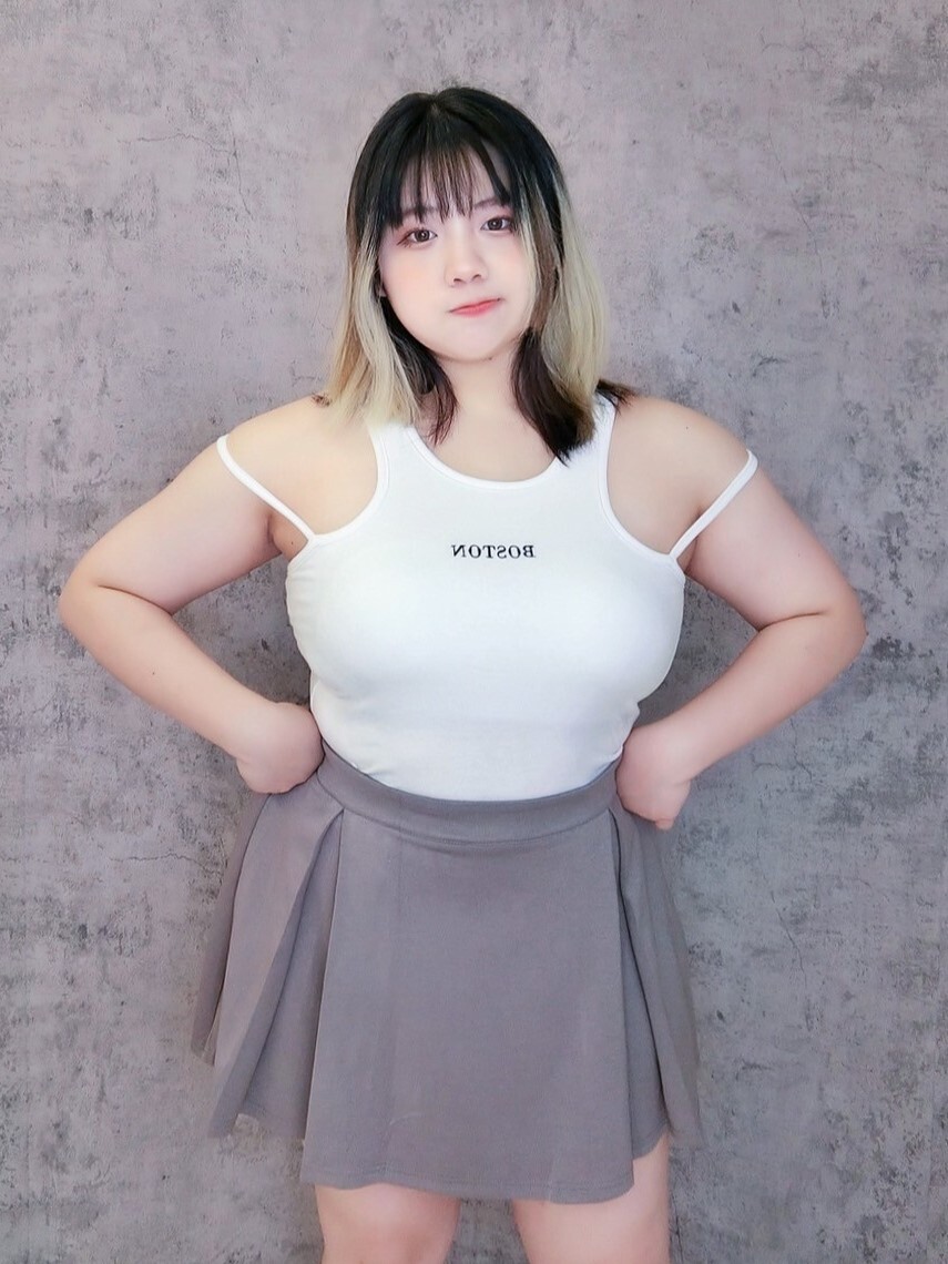 夜店辣妹挖肩造型小背心