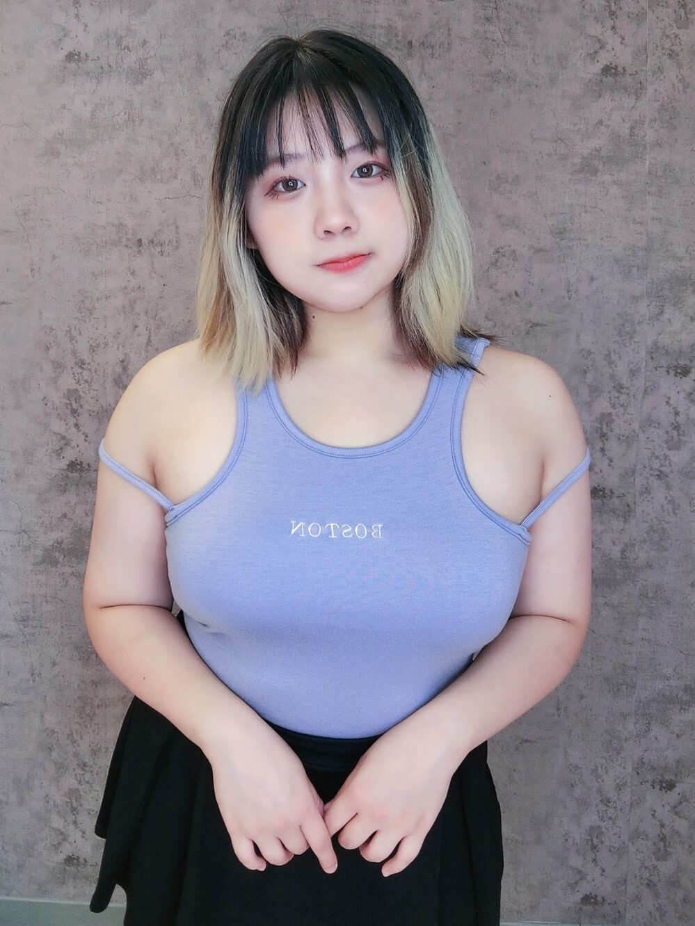 夜店辣妹挖肩造型小背心