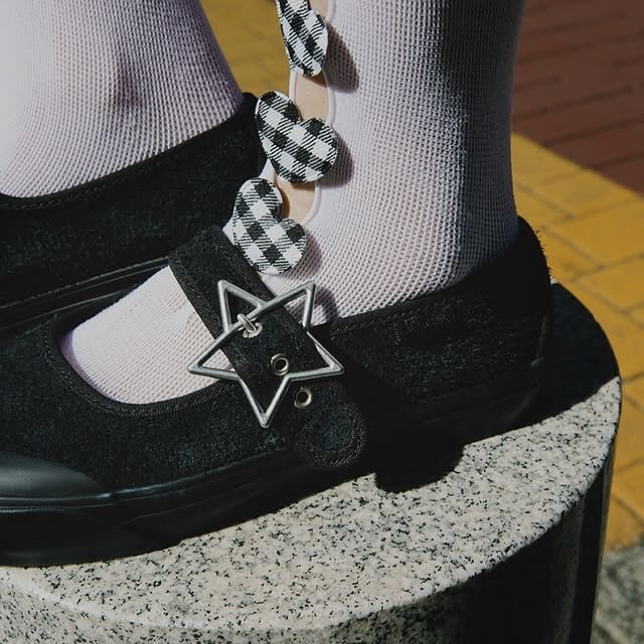 VANS MARY JANE STARZ 全黑瑪莉珍 星星扣環 麂皮 拼接 休閒鞋 VN000CRRCJJ