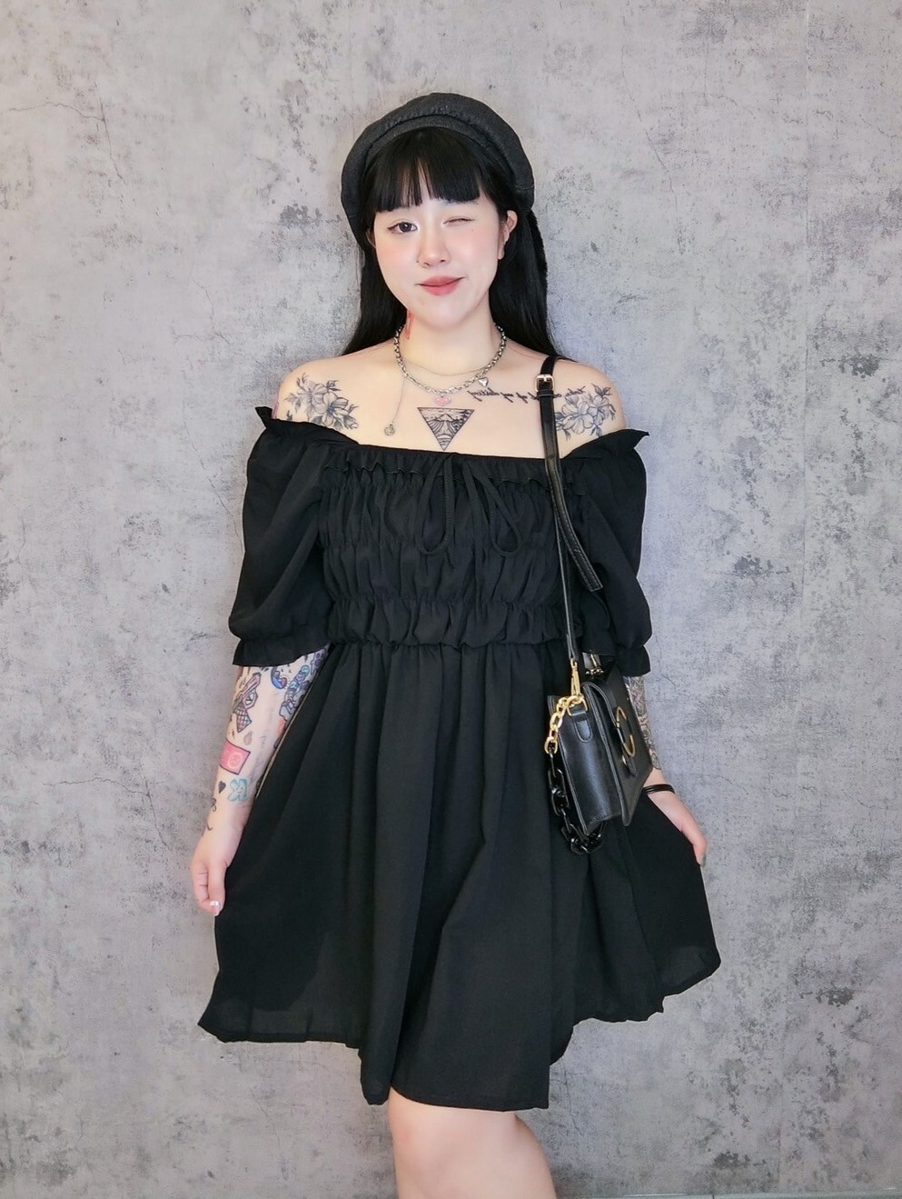 甜妹泡泡袖橡筋小洋裝