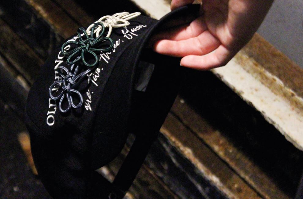 【預購】ONGO黑色棒球帽 三朵小花系列-三色花