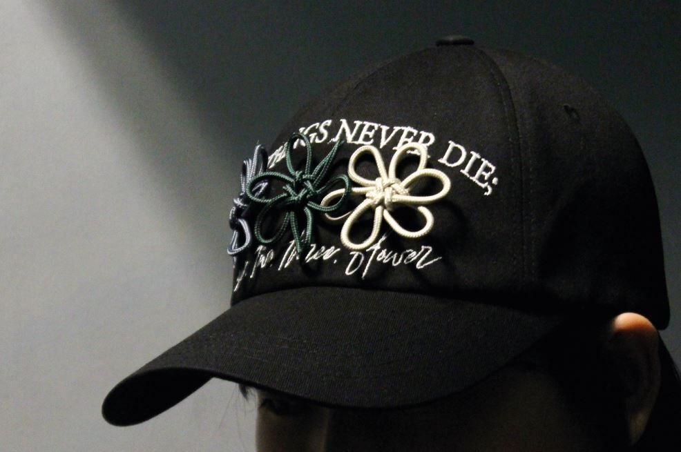 【預購】ONGO黑色棒球帽 三朵小花系列-三色花