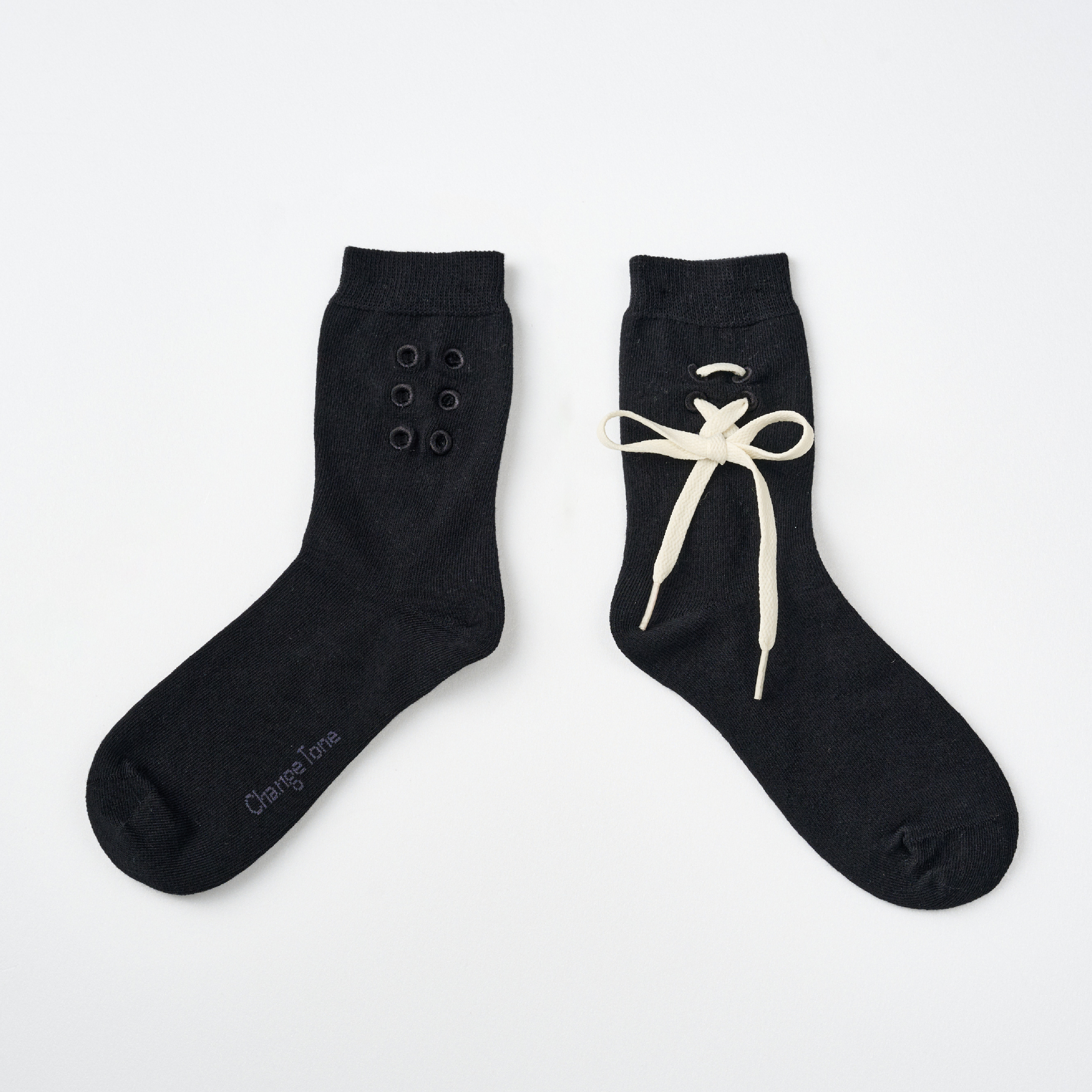 腳上綁鞋帶²〈黑〉