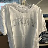 [S] DKNY WHT/WHT SILVER ARCHED DKNY RHINESTONE OMBRE LOGO TEE, DP5T1223-KQF (SD1335)