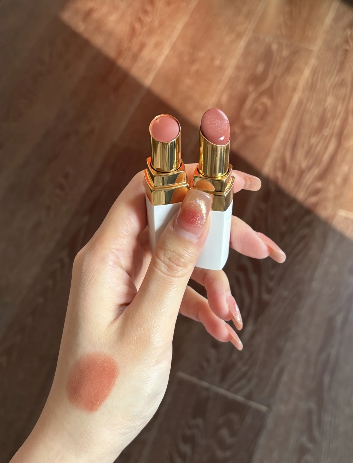 現貨┃CHANEL 香奈兒 白管 914 柔霧光澤 焦糖 唇膏