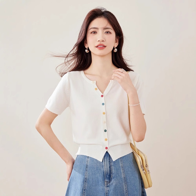 小V襟彩釦針織上衣 三色