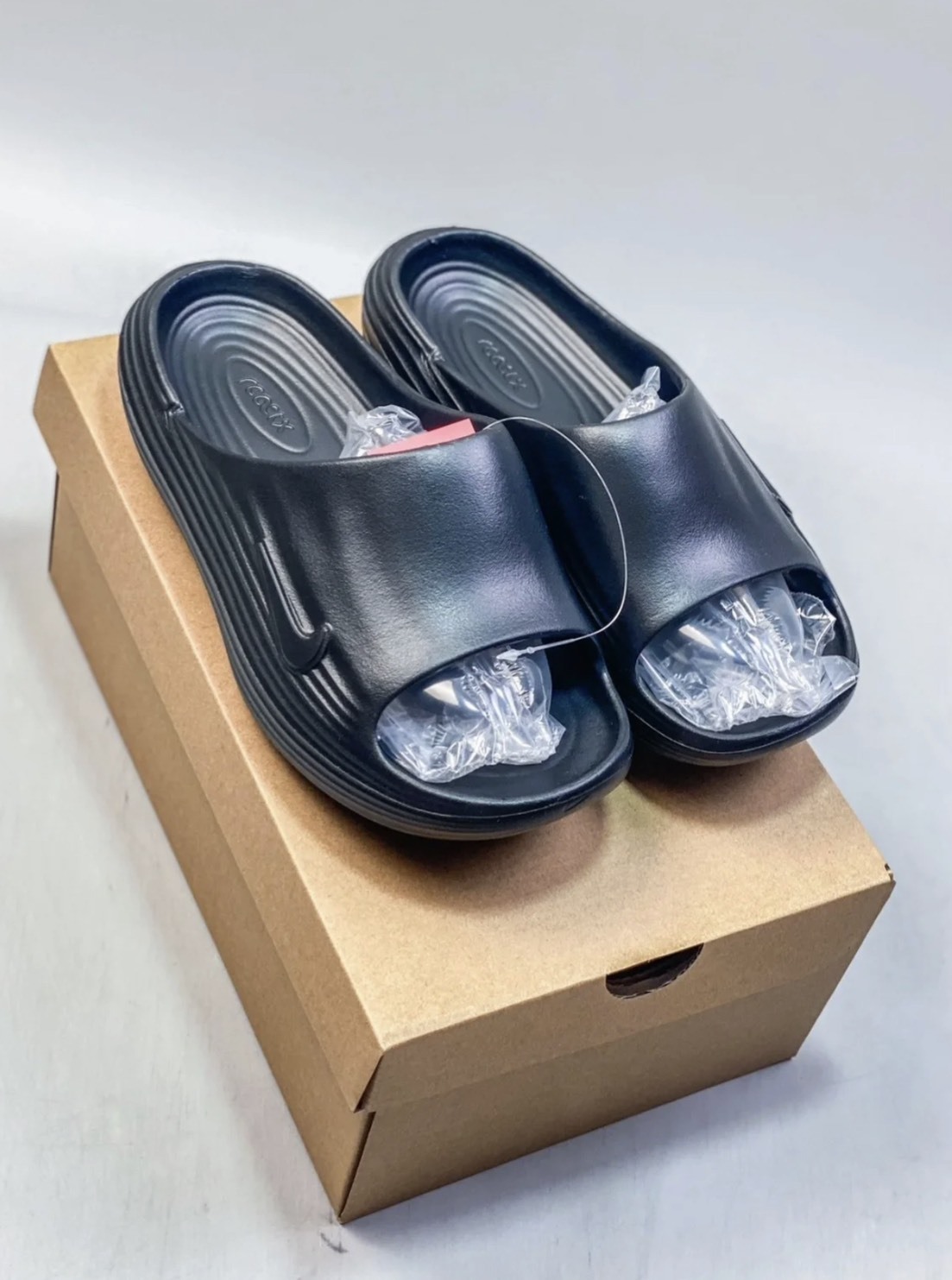 預購 Nike ReactX Rejuven8 拖鞋 黑魂