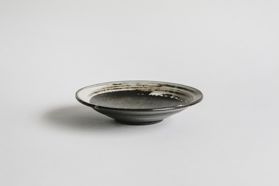 山田隆太郎 - 刷毛目5寸皿