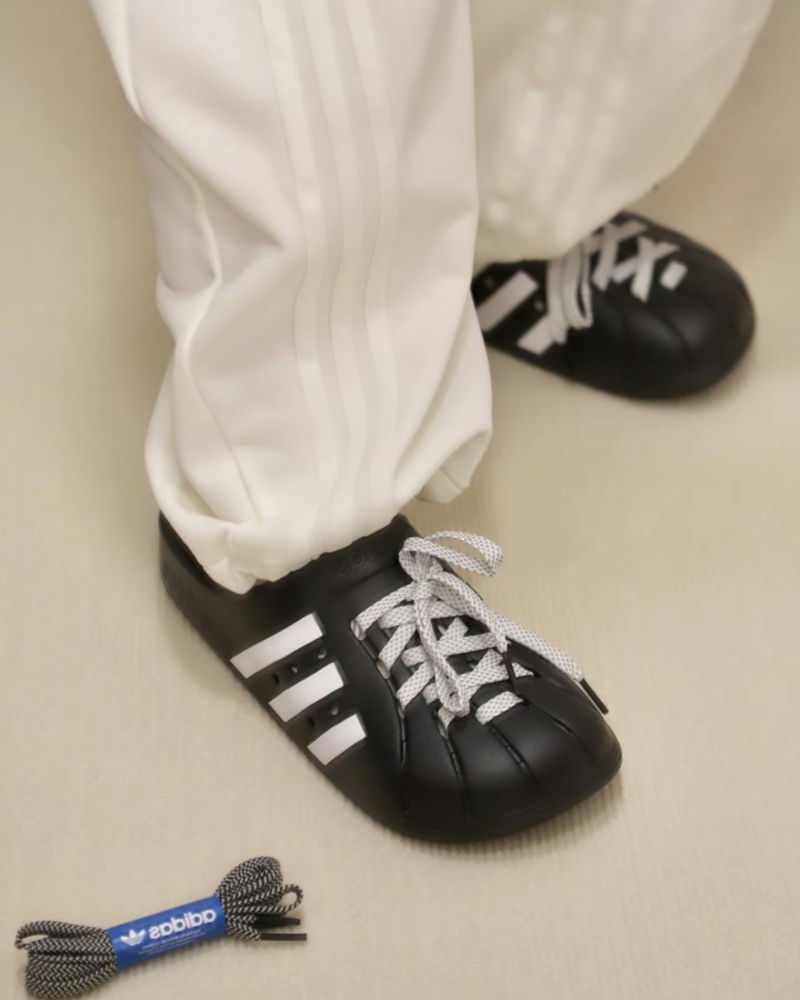 【預購】ADIDAS ADILETTE CLOGS 洞洞鞋防水穆勒鞋 黑 JH9848