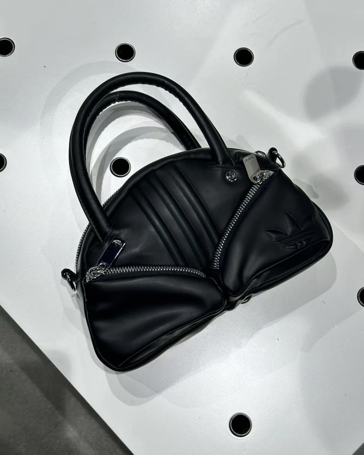 【Focus Store】預購 Adidas Originals Pu Leather Shoulder Bag "Black" 合成皮革 肩背包 KC1415